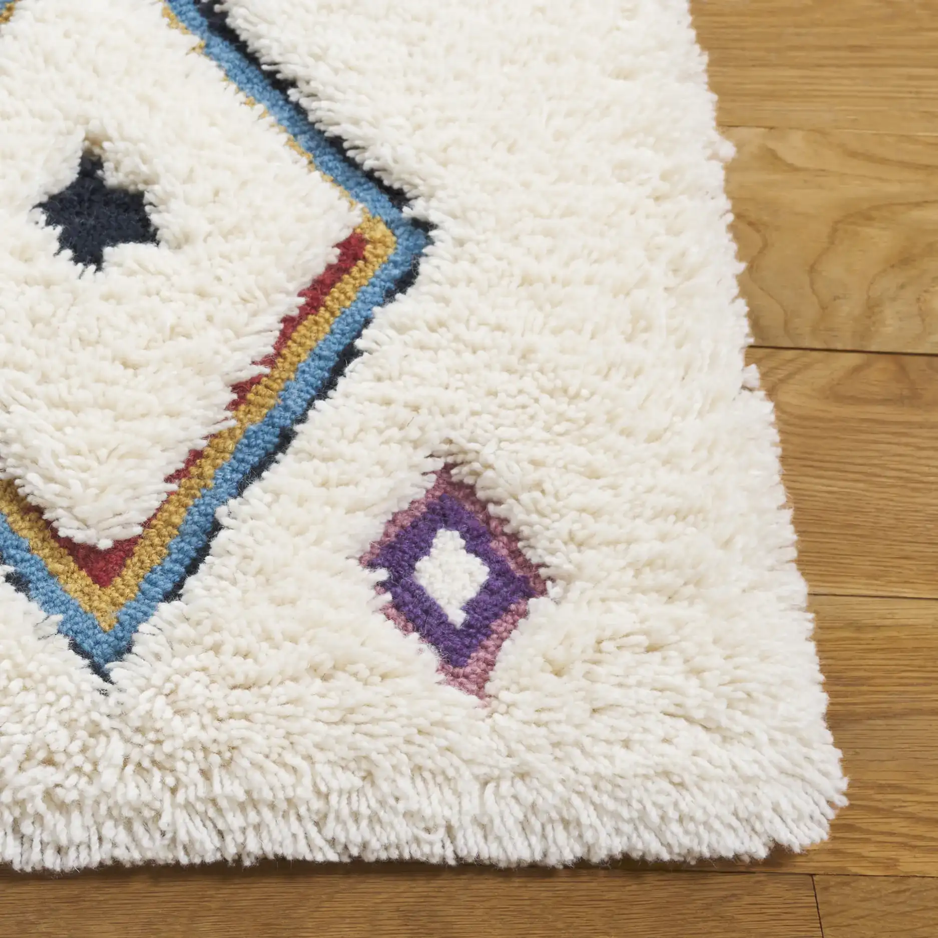 Casablanca Diamond Lattice Hand-Tufted Shag Wool Rug in Ivory / Blue in a styled room