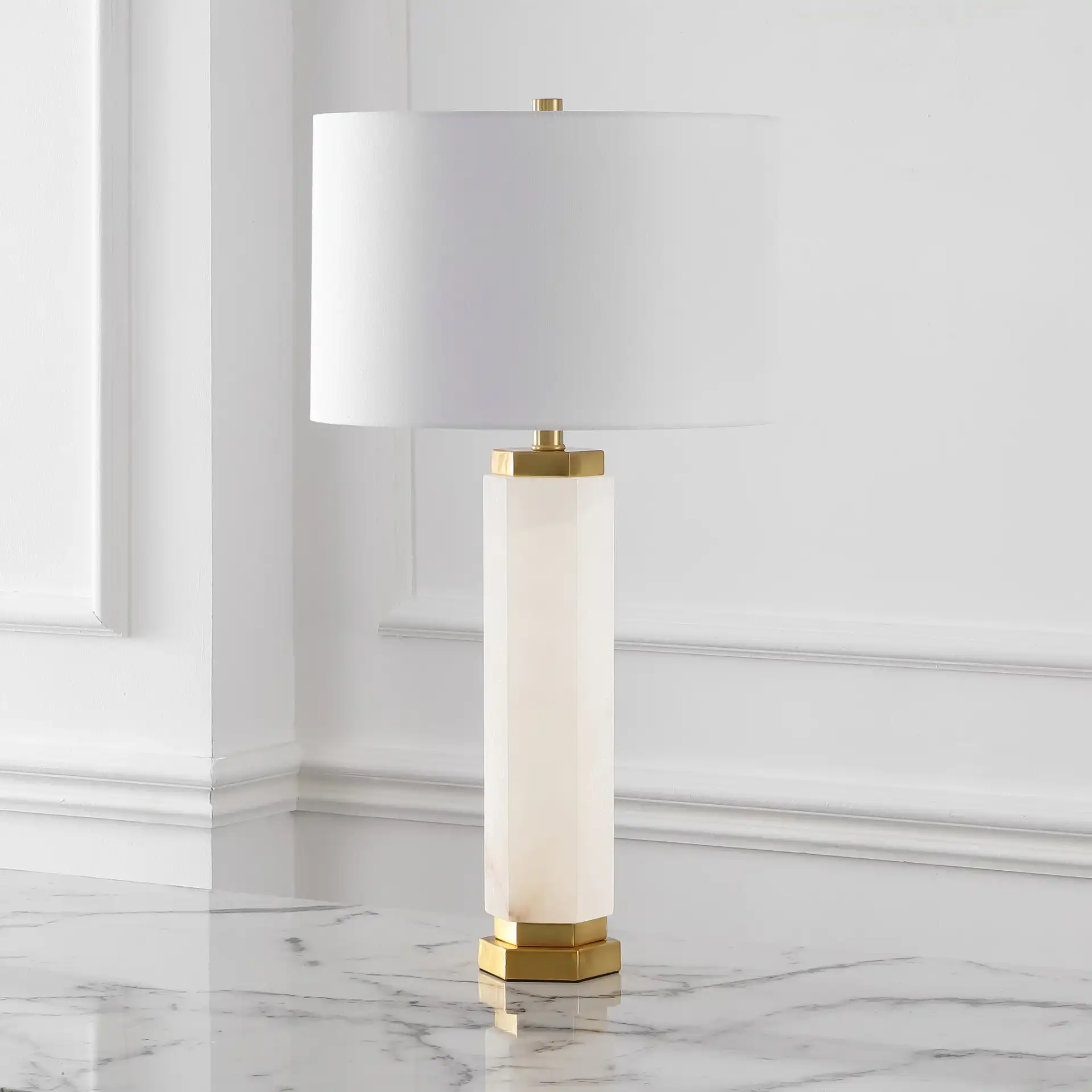 Lynsey Alabaster Table Lamp in Gold / White, detail view