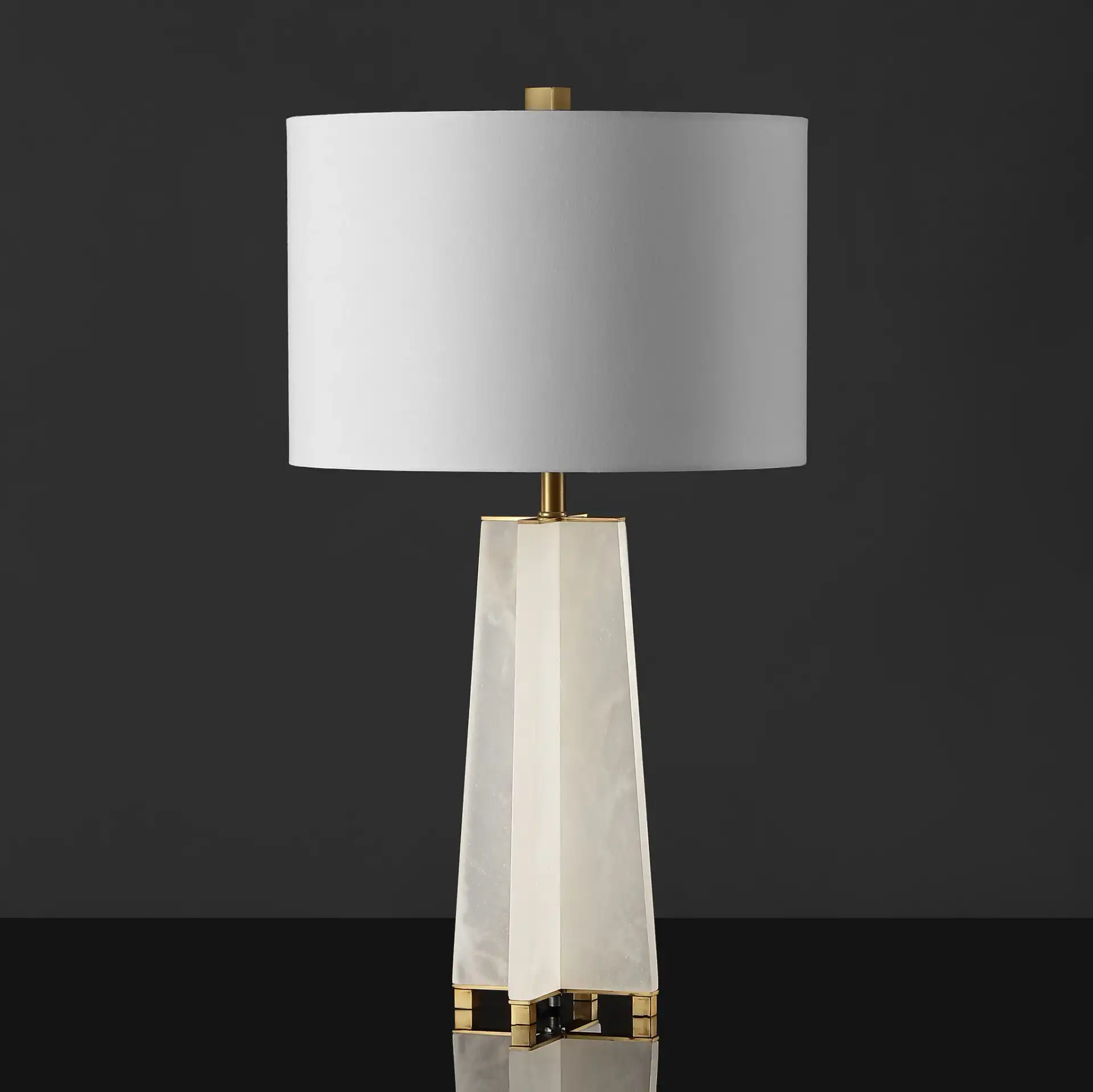 Gracellen Alabaster Table Lamp in White / Gold, detail view