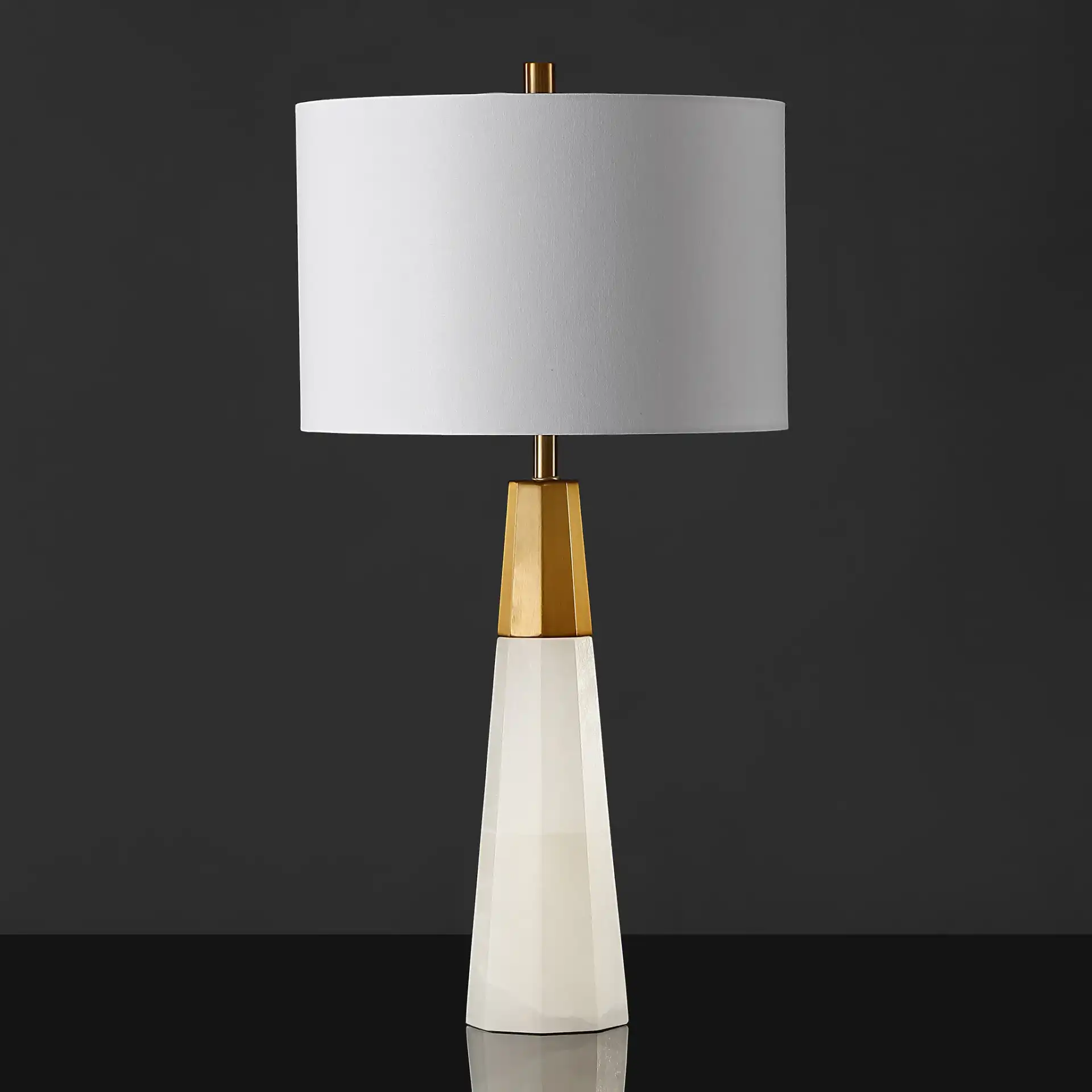 Toto Alabaster Table Lamp in White / Gold, detail view
