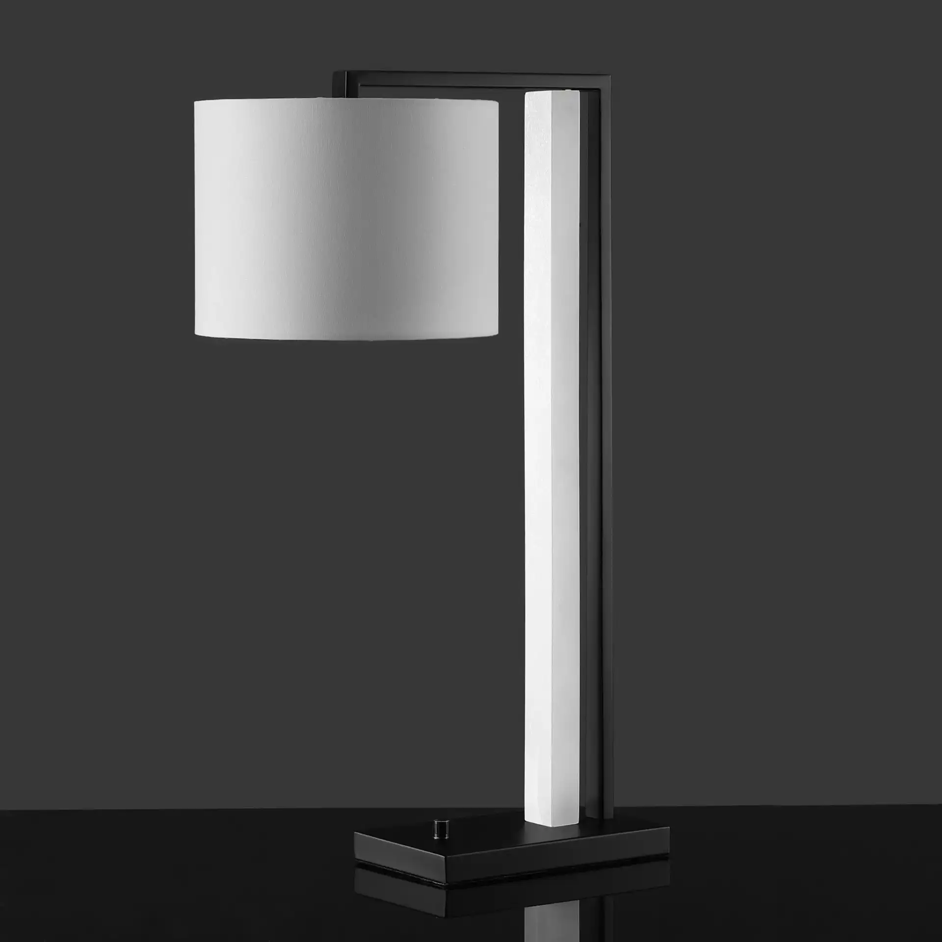 Katryna Alabaster Table Lamp in Black / White, detail view