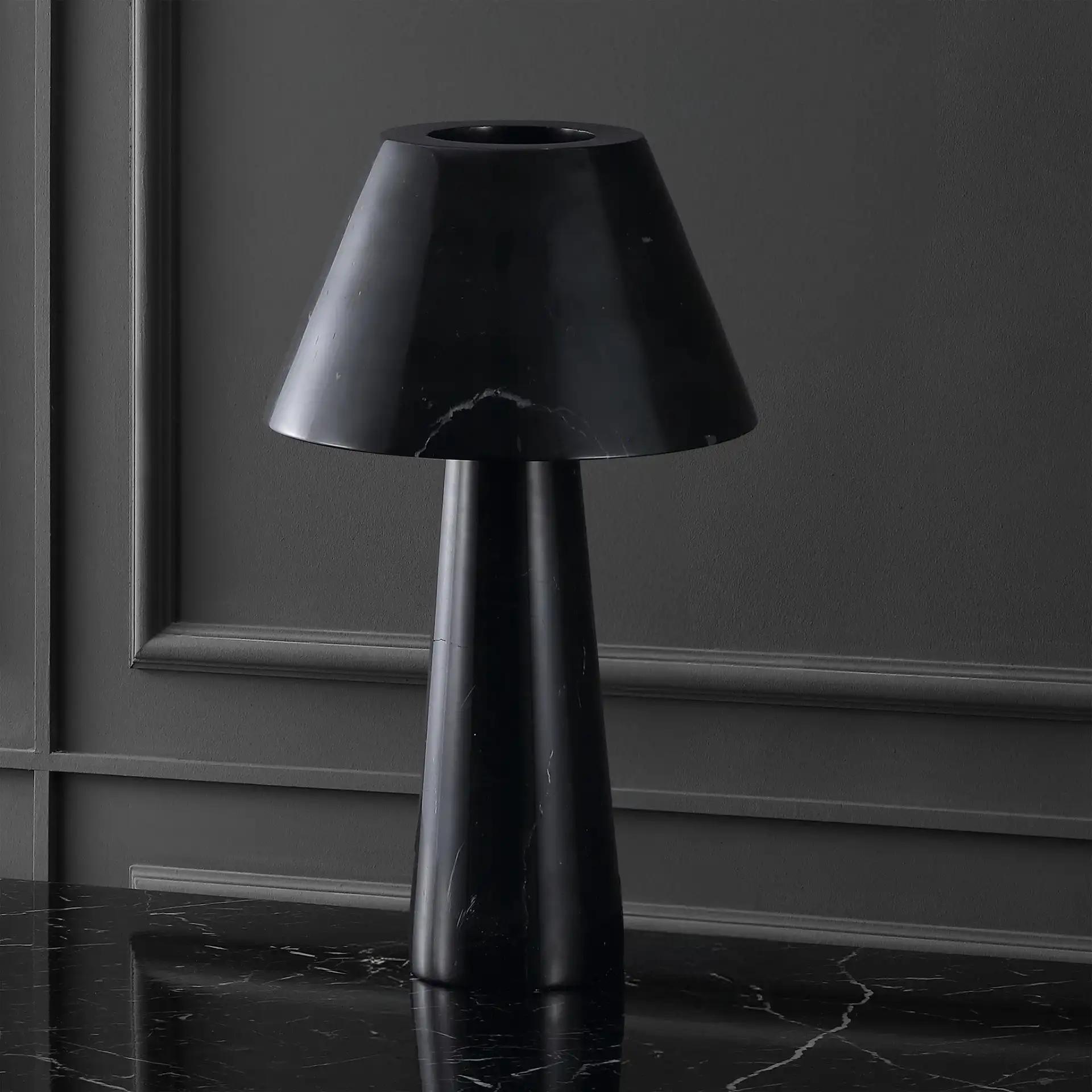 Henrik Marble Table Lamp in Black, detail view