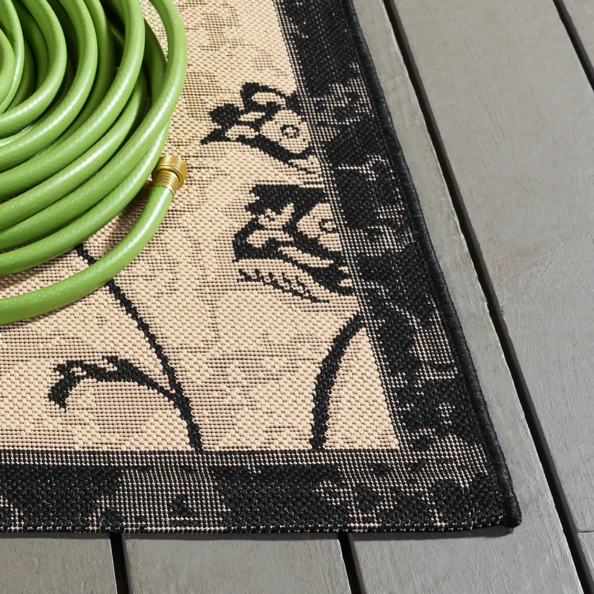 Courtyard Floral Jacobean Outdoor Rug in Courtyard Floral Jacobean Outdoor Rug in a styled room