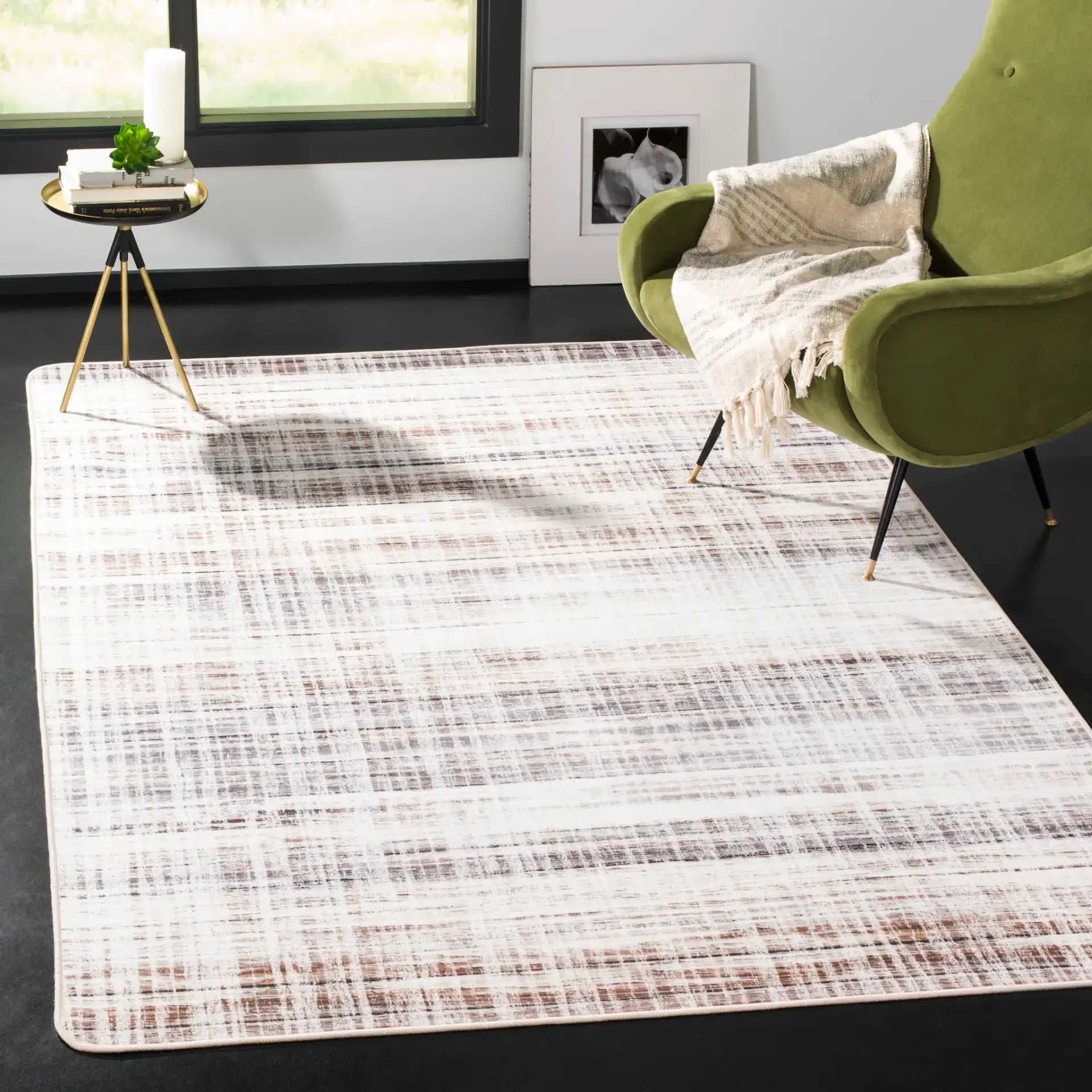 Daytona Crosshatch Washable Rug in Ivory / Gray in a styled room