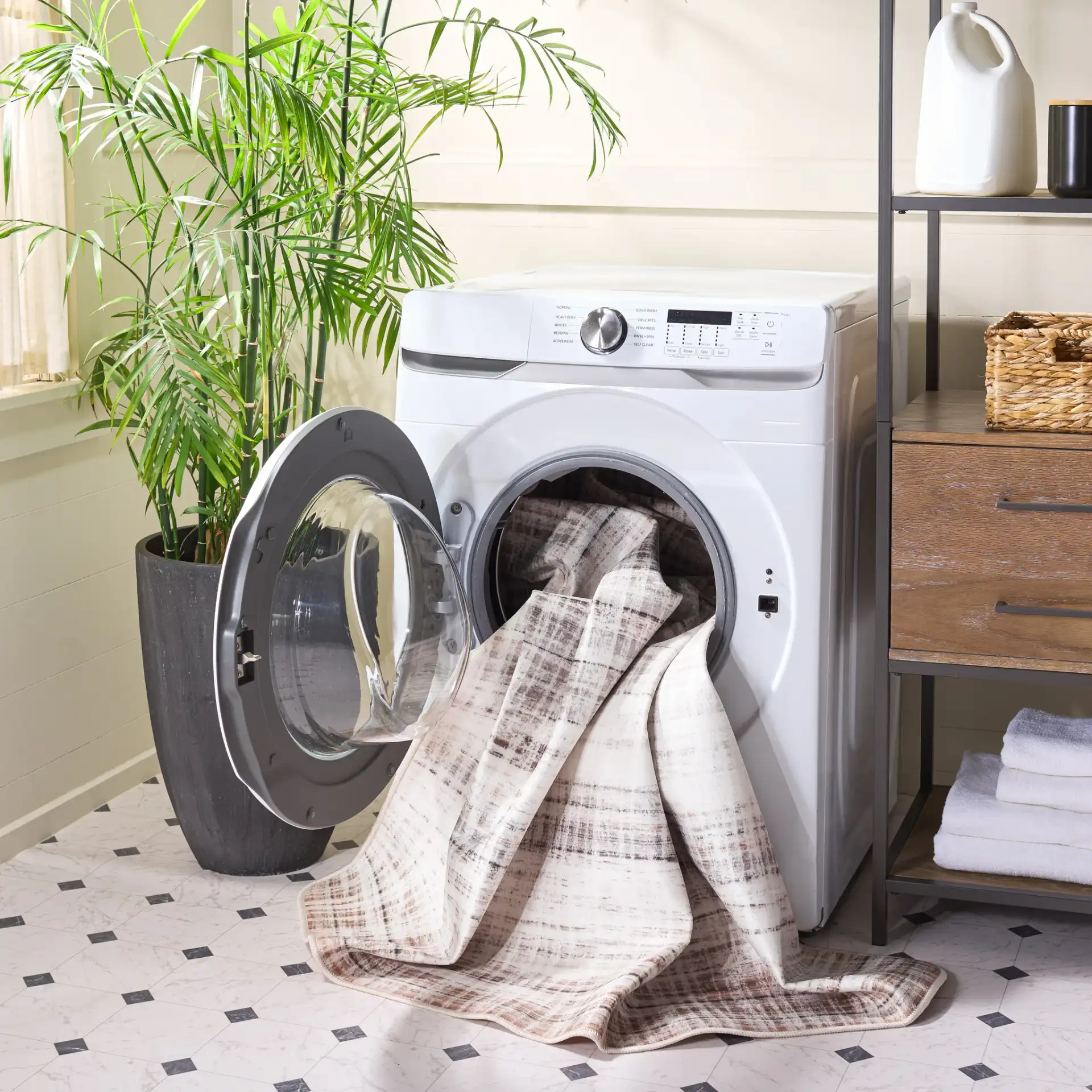 Daytona Crosshatch Washable Rug in Ivory / Gray in a styled room