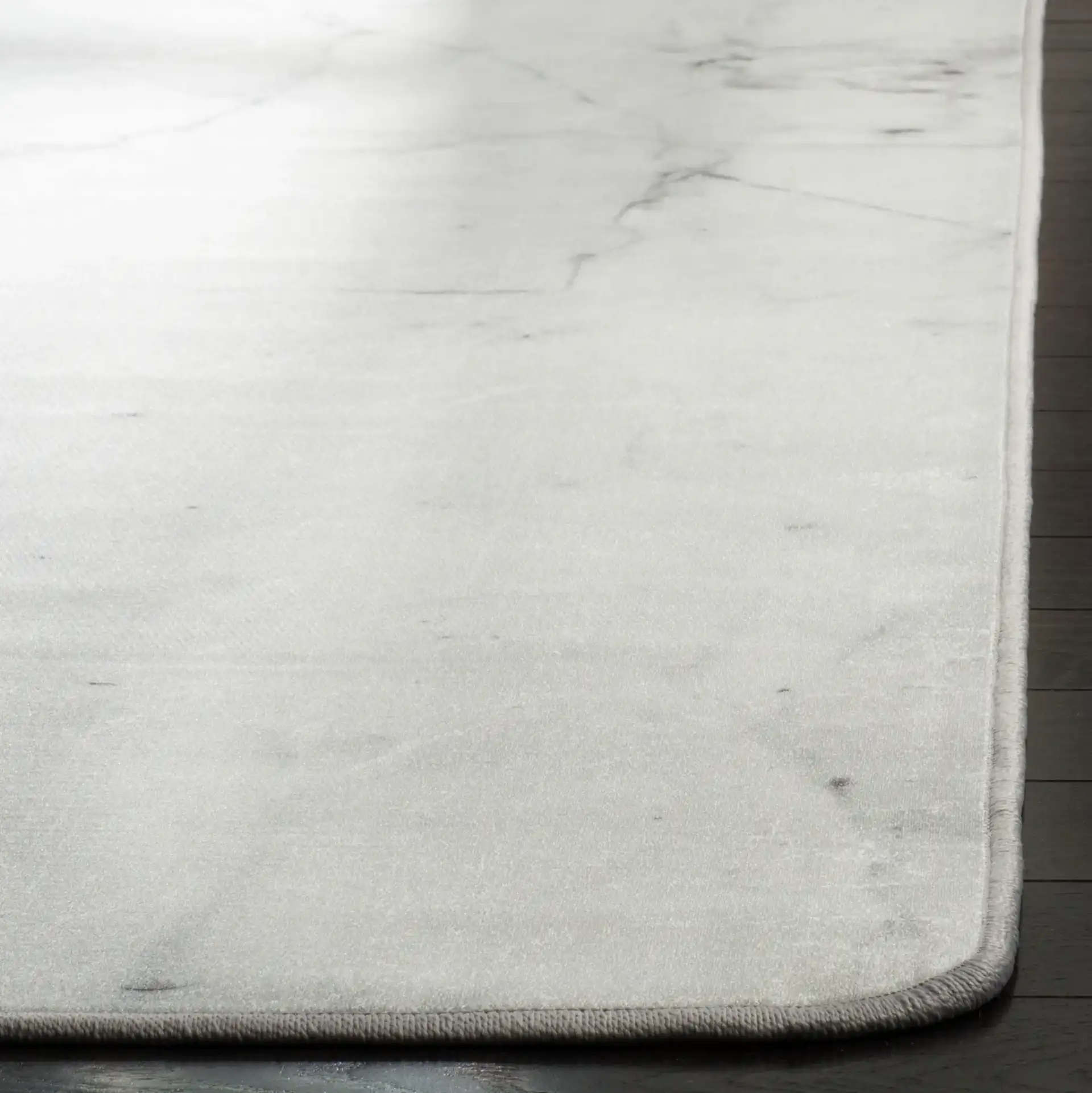 Daytona Marble Washable Rug in Ivory / Gray in a styled room