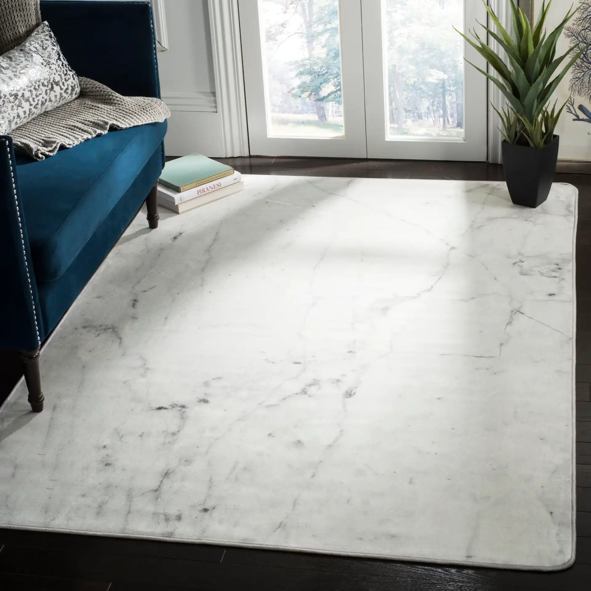 Daytona Marble Washable Rug in Ivory / Gray in a styled room