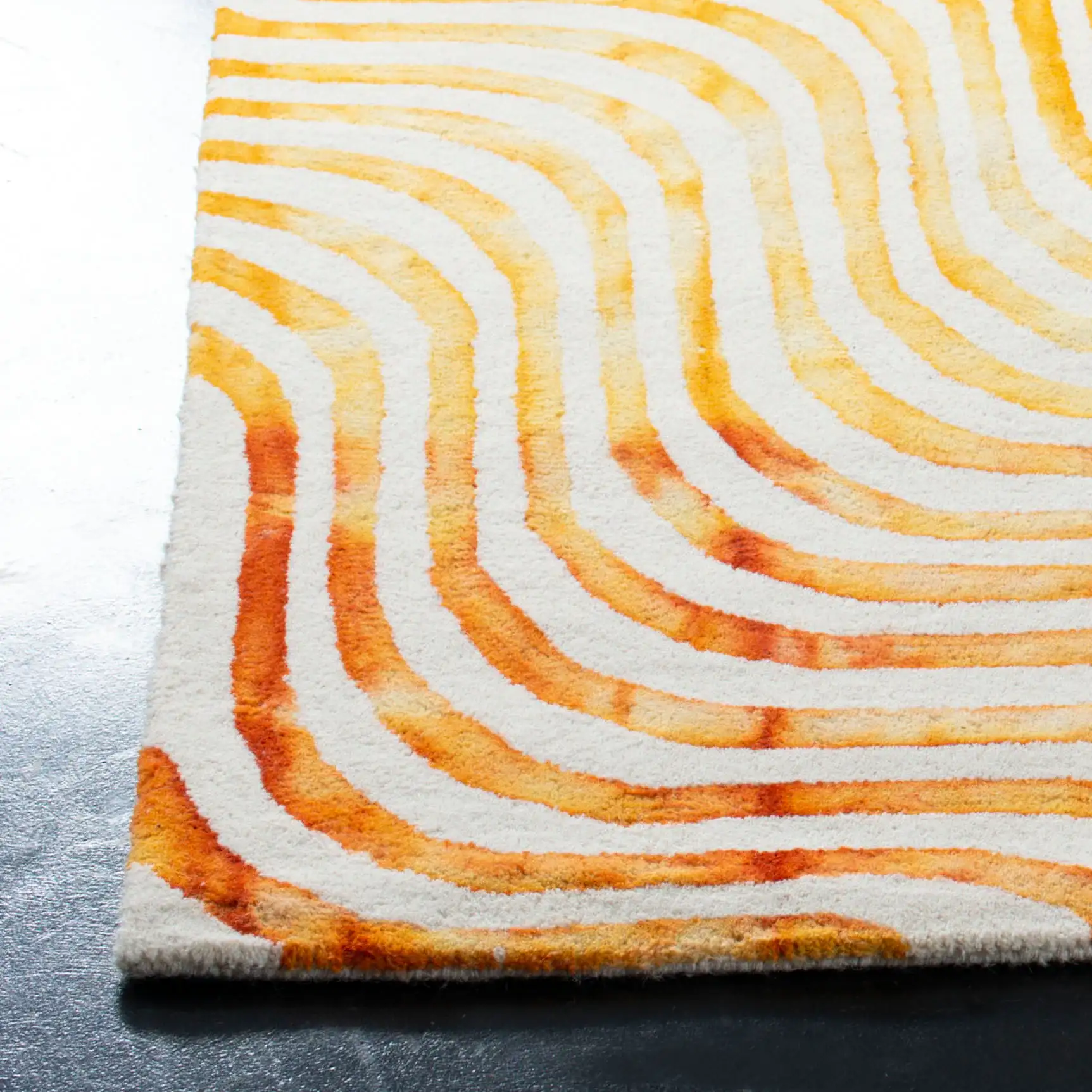 Dip Dye Wavy Stripe Hand-Tufted Rug in Ivory / Terracotta in a styled room