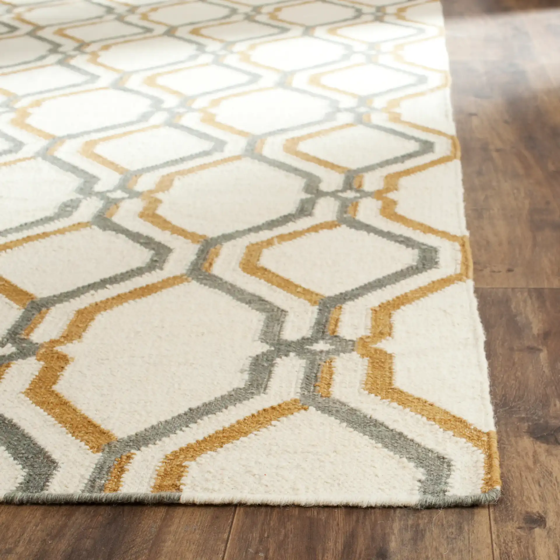 Dhurries Interlocking Lattice Hand-Woven Wool Rug in Ivory / Black in a styled room