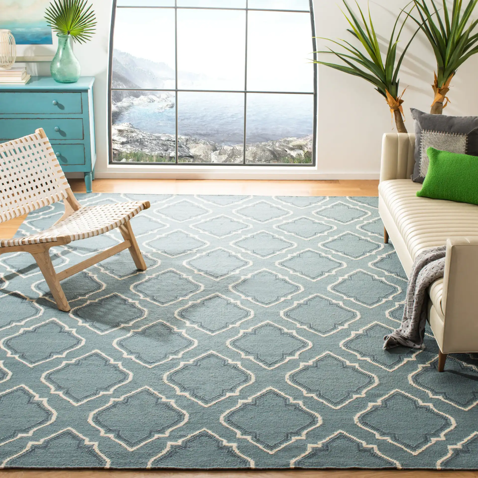 Dhurries Stepped Ogee Trellis Hand-Woven Wool Rug in Blue / Ivory in a styled room