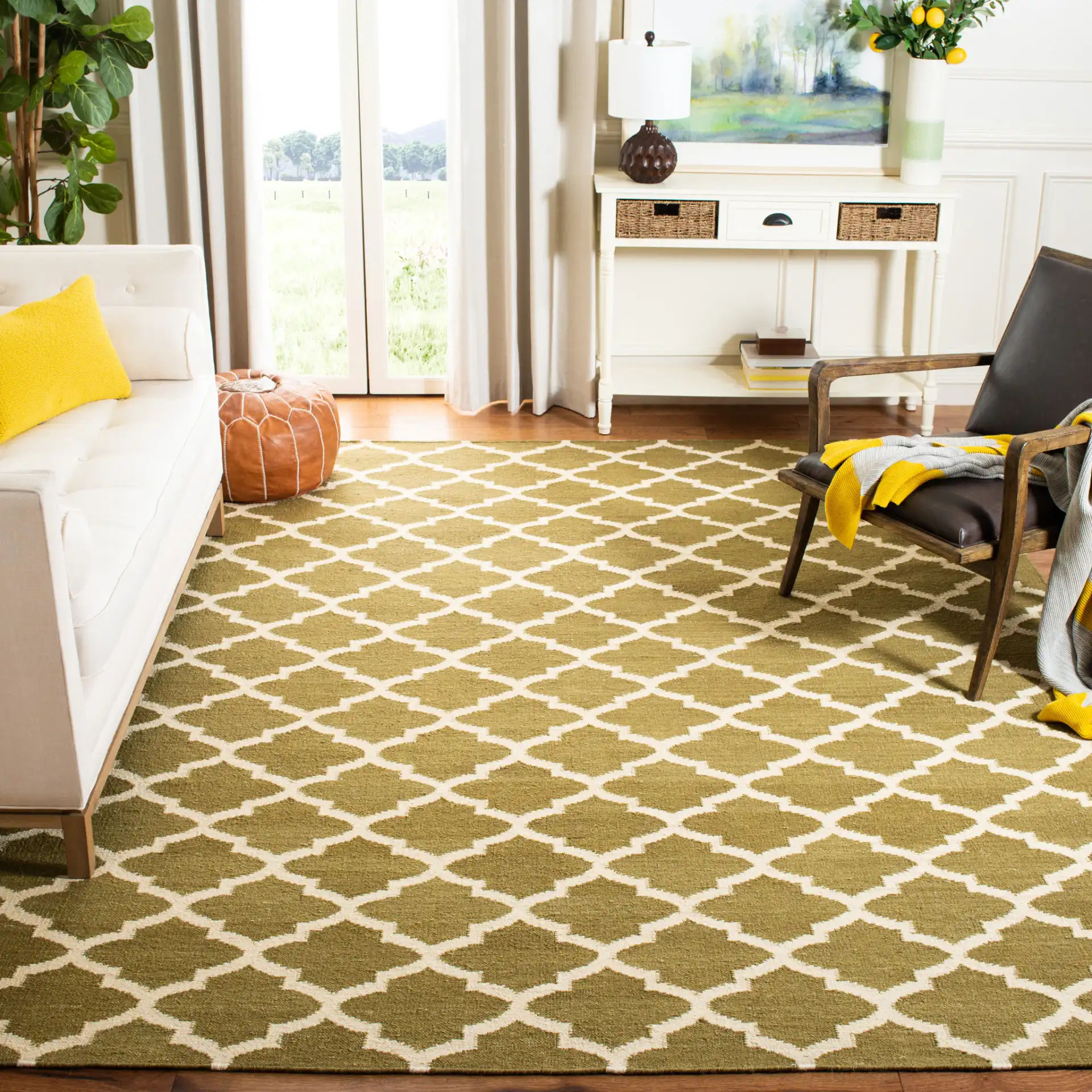 Dhurries Ogee Trellis Hand-Woven Wool Rug in Green / Ivory in a styled room