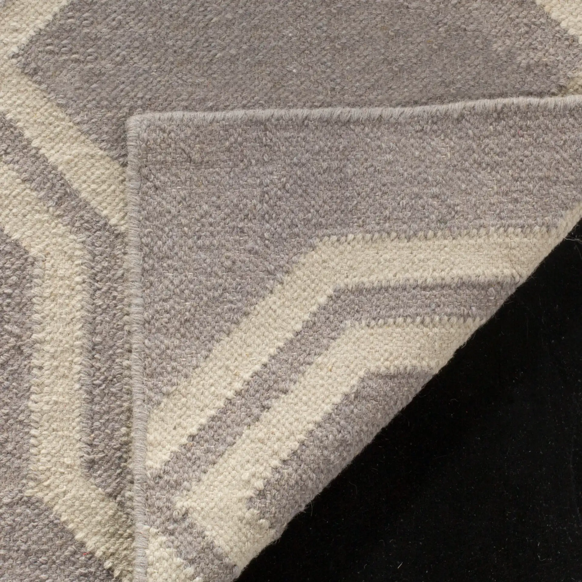 Dhurries Geometric Trellis Hand-Woven Wool Rug in Gray / Ivory in a styled room