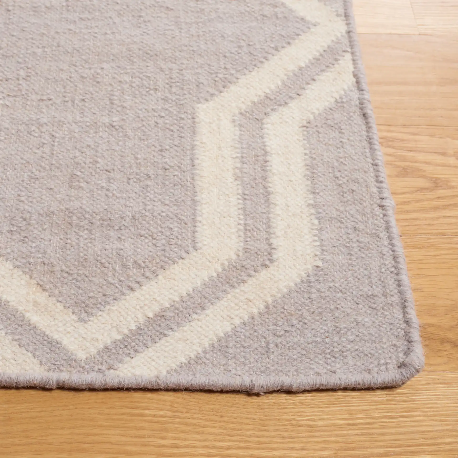 Dhurries Geometric Trellis Hand-Woven Wool Rug in Gray / Ivory in a styled room