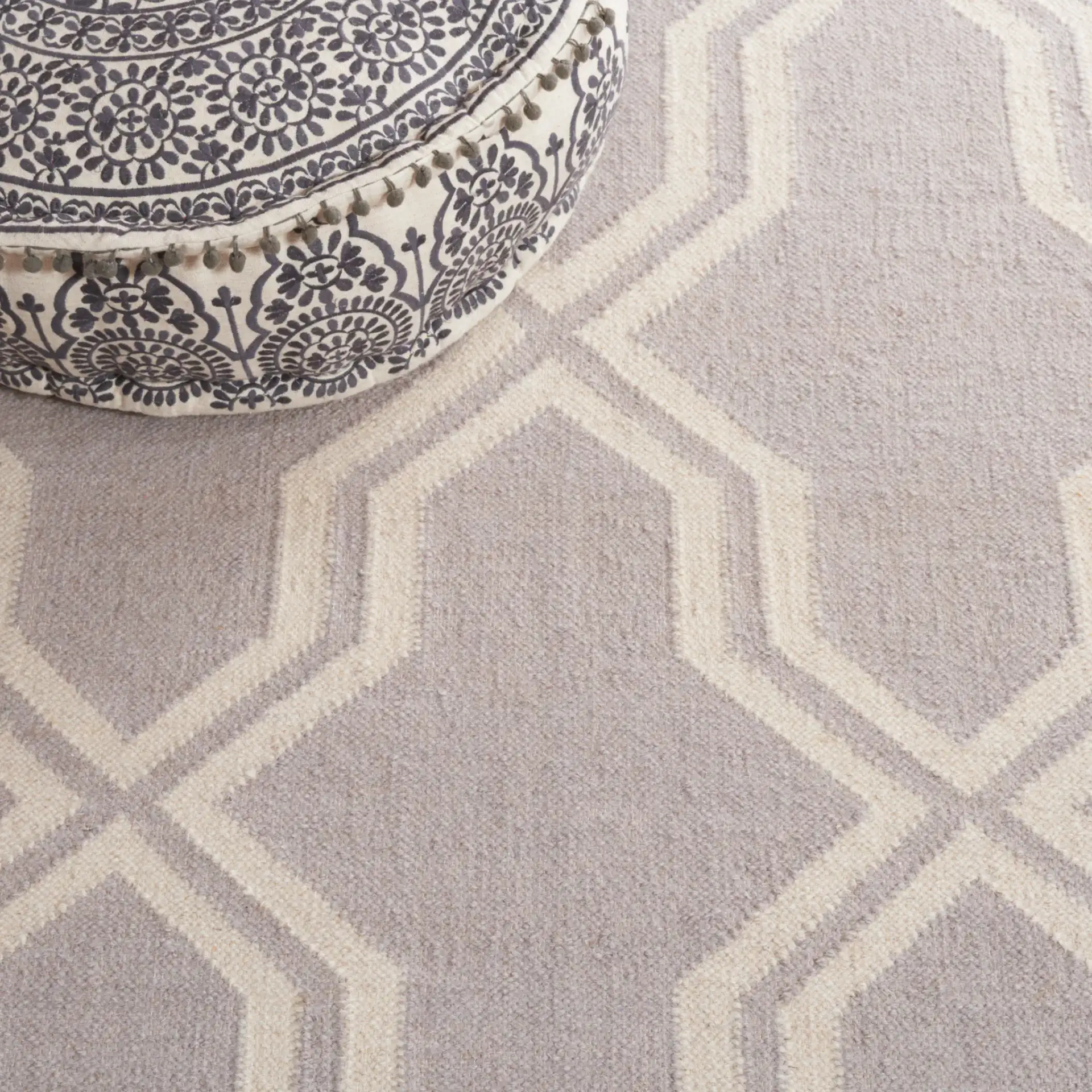 Dhurries Geometric Trellis Hand-Woven Wool Rug in Gray / Ivory in a styled room