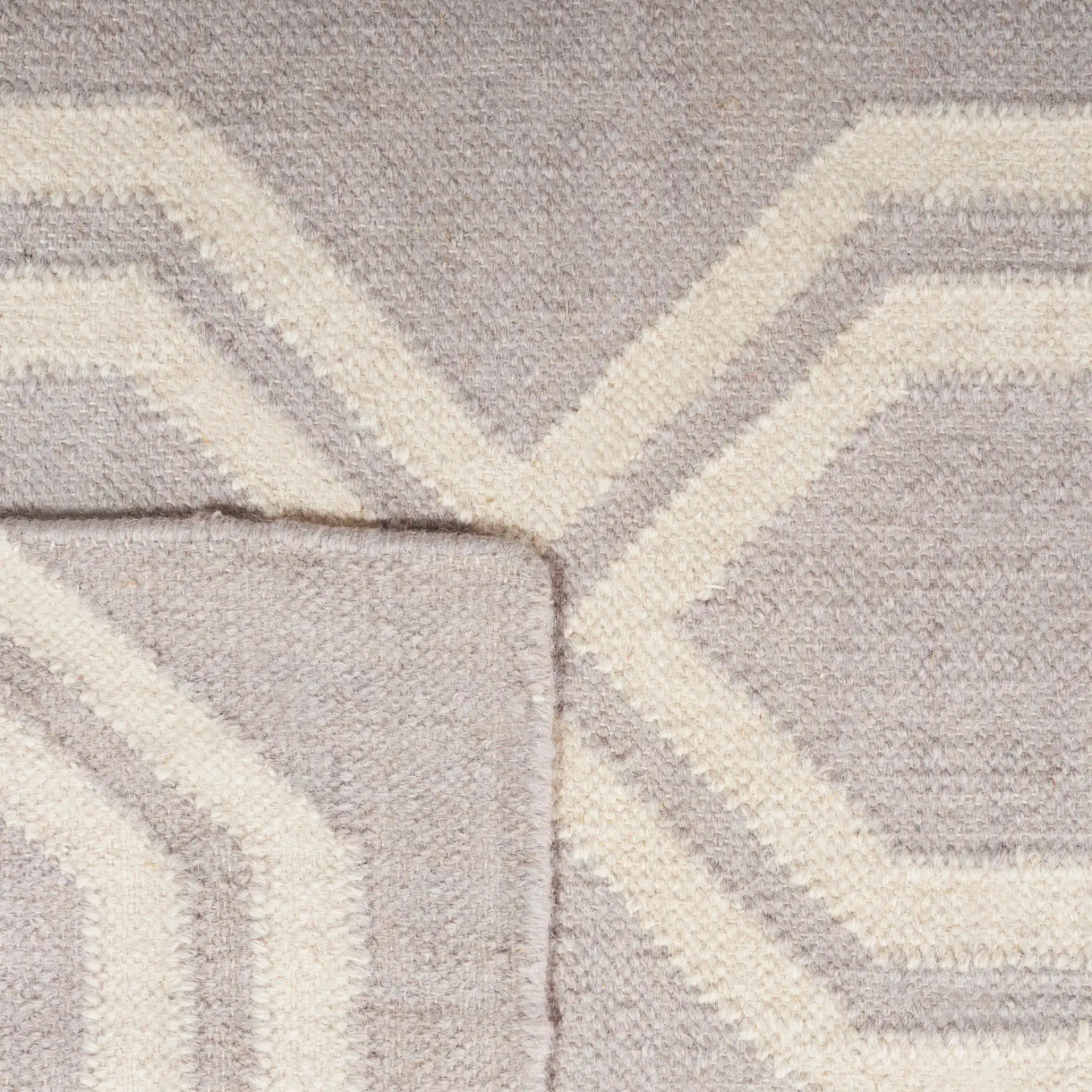 Dhurries Geometric Trellis Hand-Woven Wool Rug in Gray / Ivory in a styled room