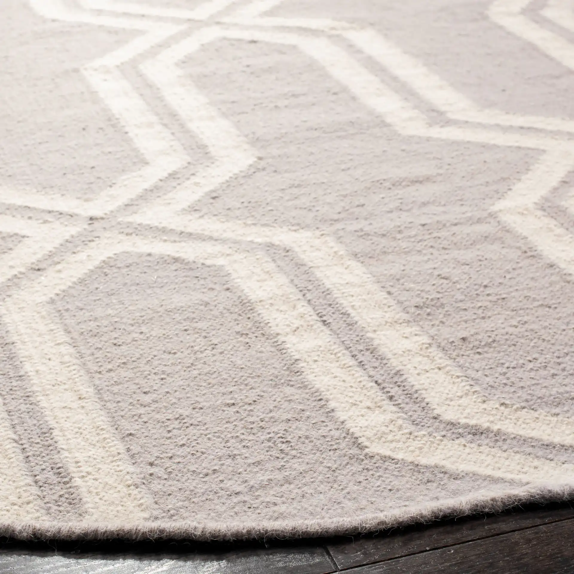 Dhurries Geometric Trellis Hand-Woven Wool Rug in Gray / Ivory in a styled room