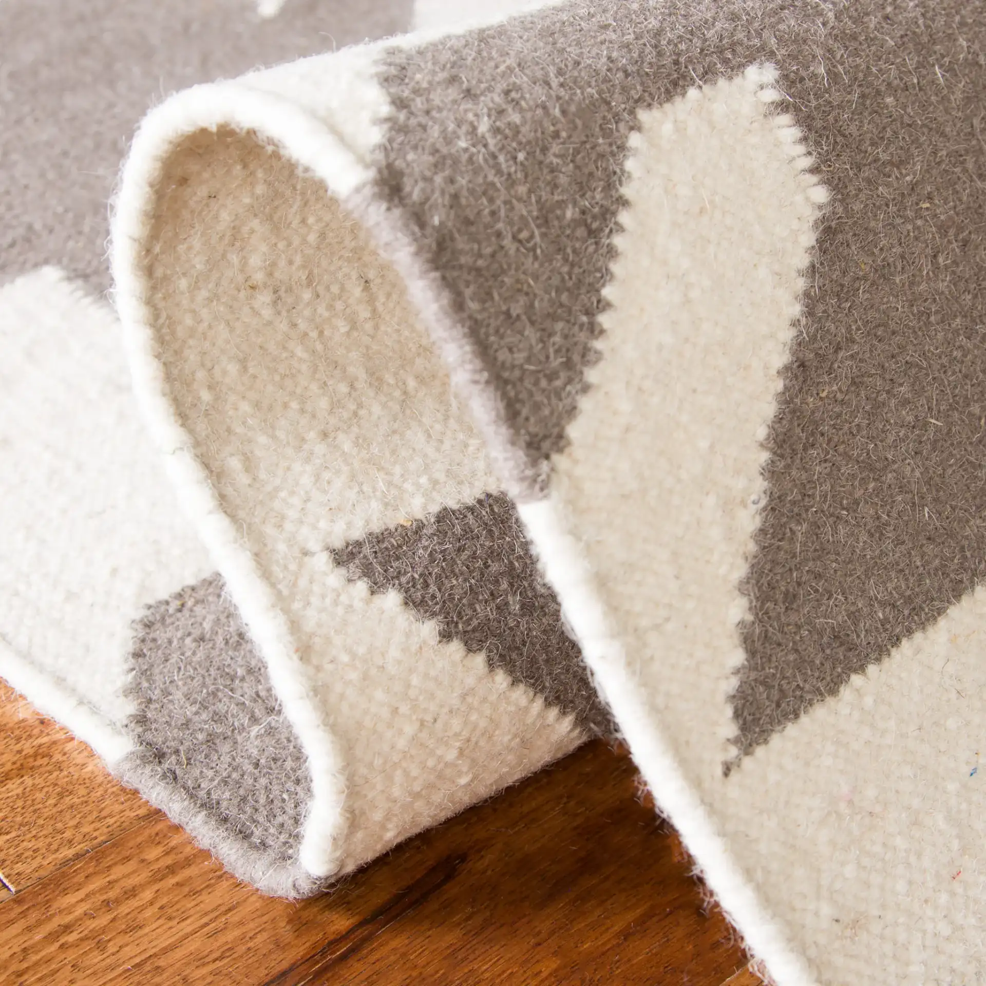 Dhurries Houndstooth Hand-Woven Rug in Gray / Ivory in a styled room