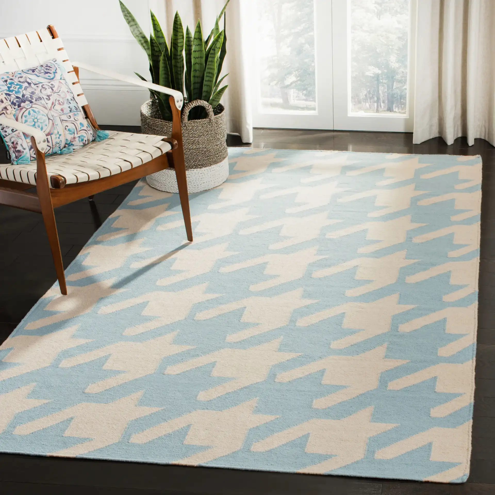Dhurries Houndstooth Hand-Woven Wool Rug in Light Blue / Ivory in a styled room