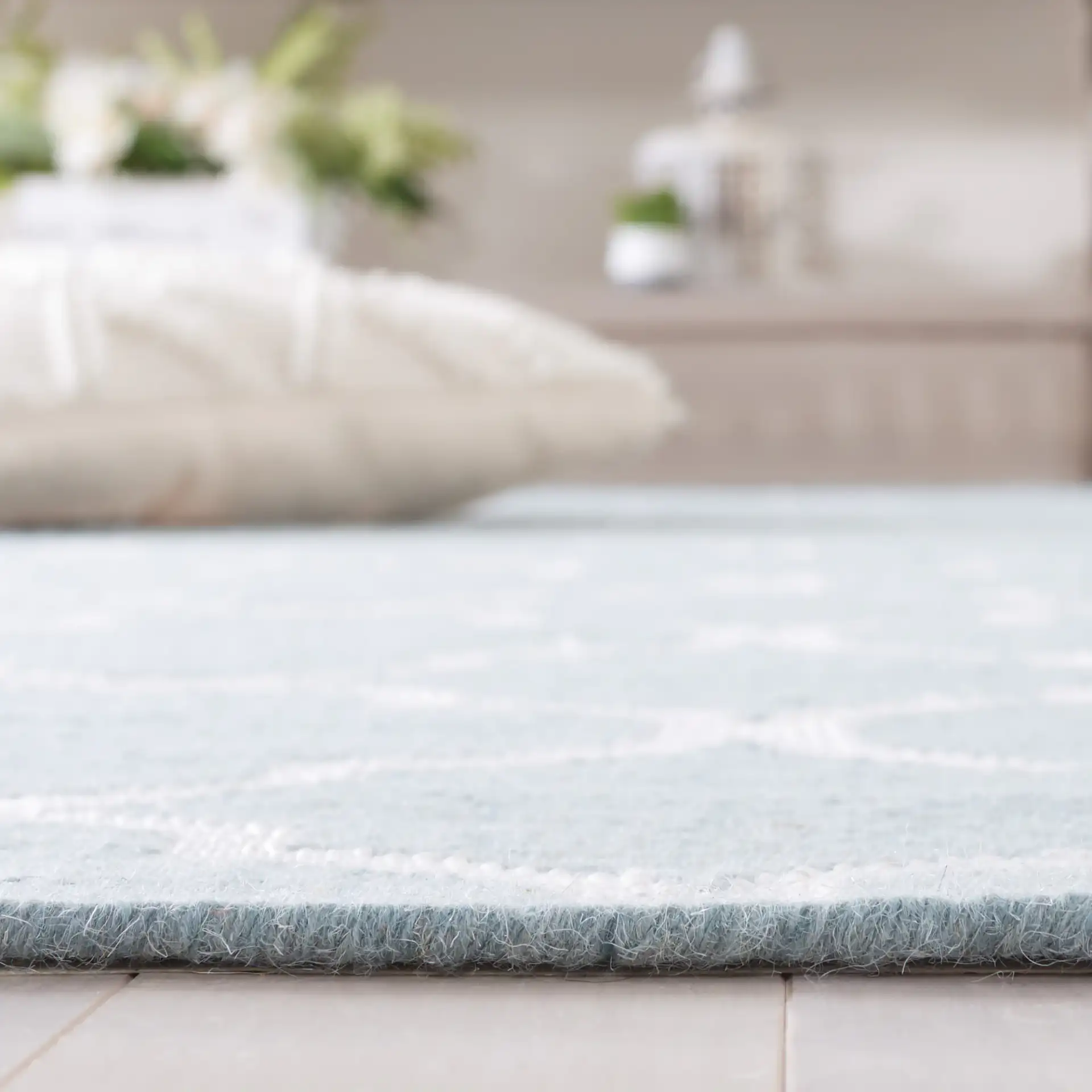 Dhurries Allover Quatrefoil Trellis Hand-Woven Rug in Dhurries Allover Quatrefoil Trellis Hand-Woven Rug in a styled room
