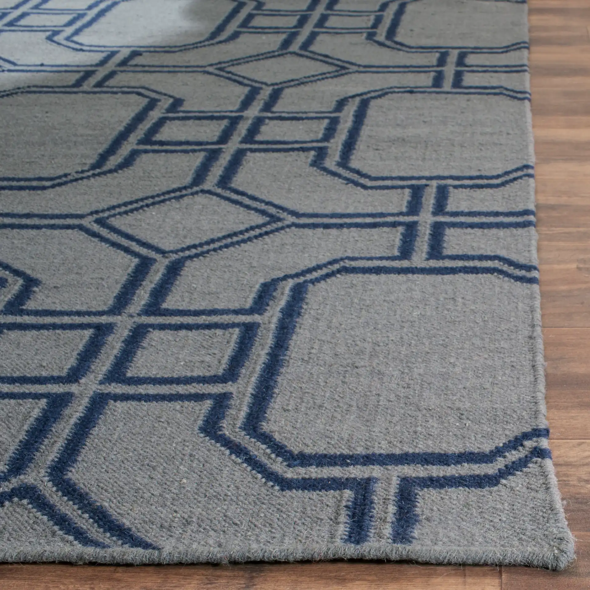 Dhurries Octagon Trellis Hand-Woven Wool Rug in Gray / Dark Blue in a styled room