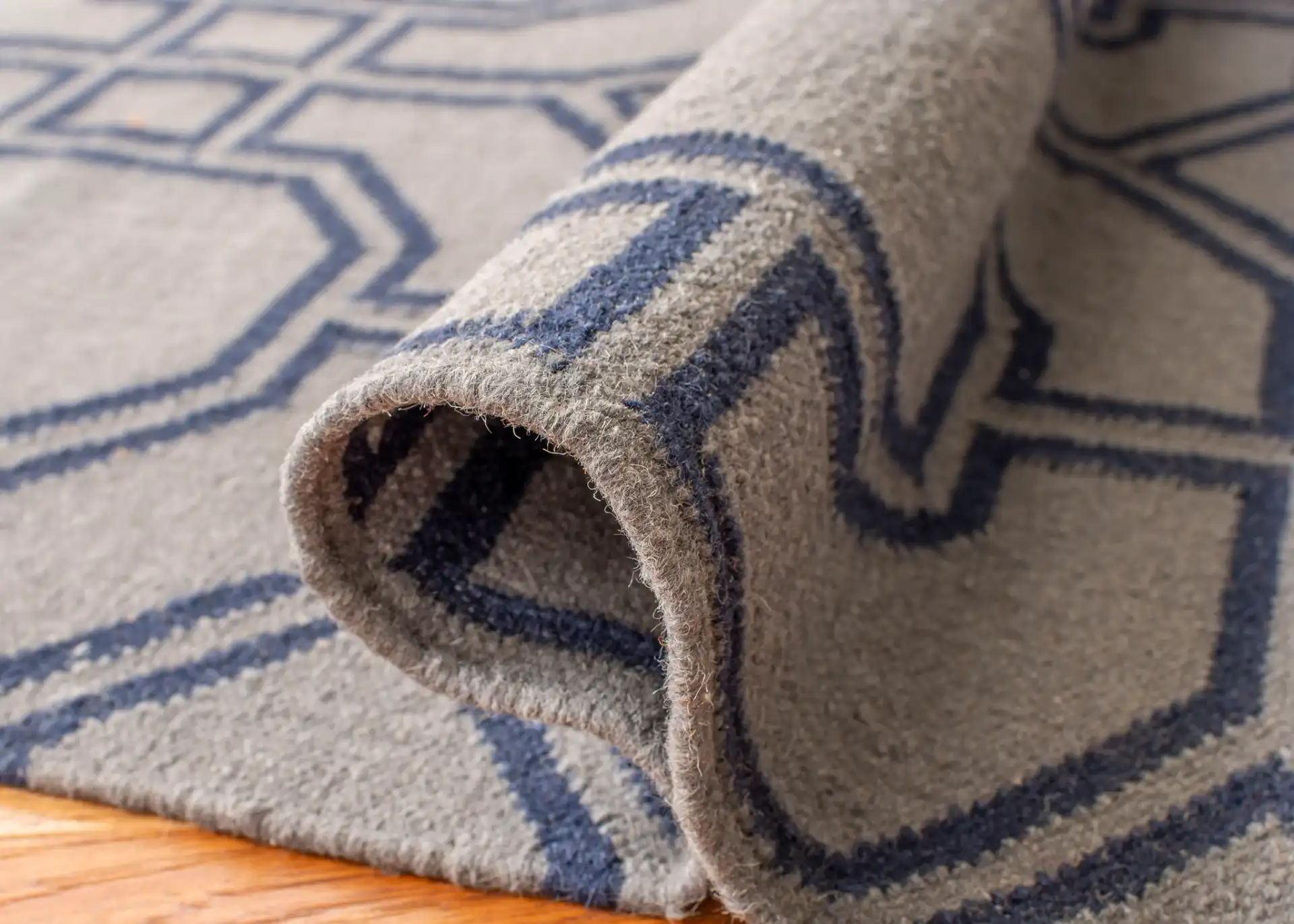 Dhurries Octagon Trellis Hand-Woven Wool Rug in Gray / Dark Blue in a styled room