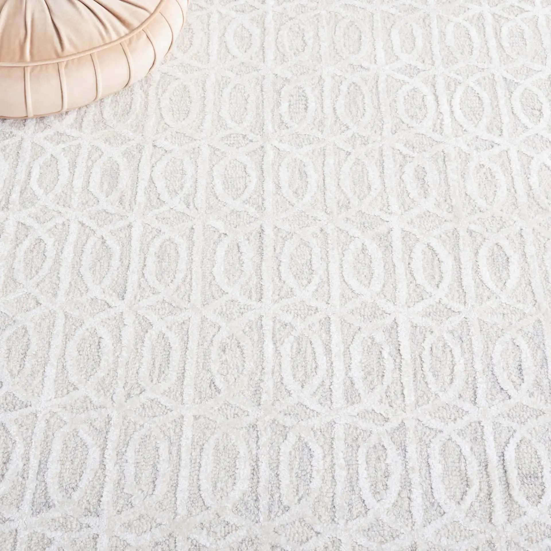 Ebony Interlocking Rings Hand-Tufted Rug in Beige / Ivory in a styled room