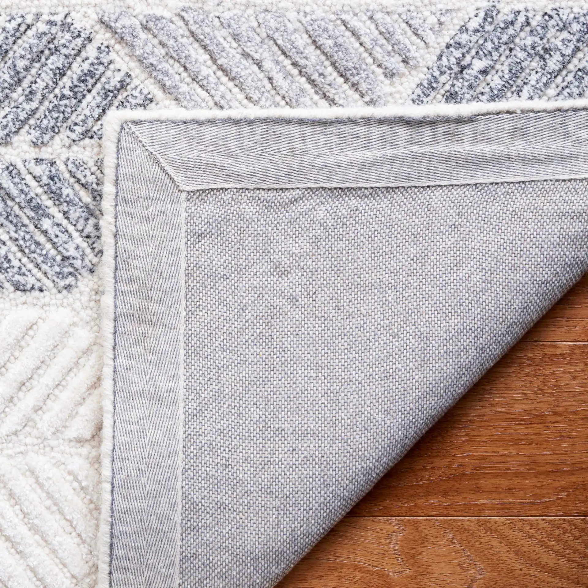 Ebony Leaf Hand-Tufted Rug in Gray / Ivory in a styled room