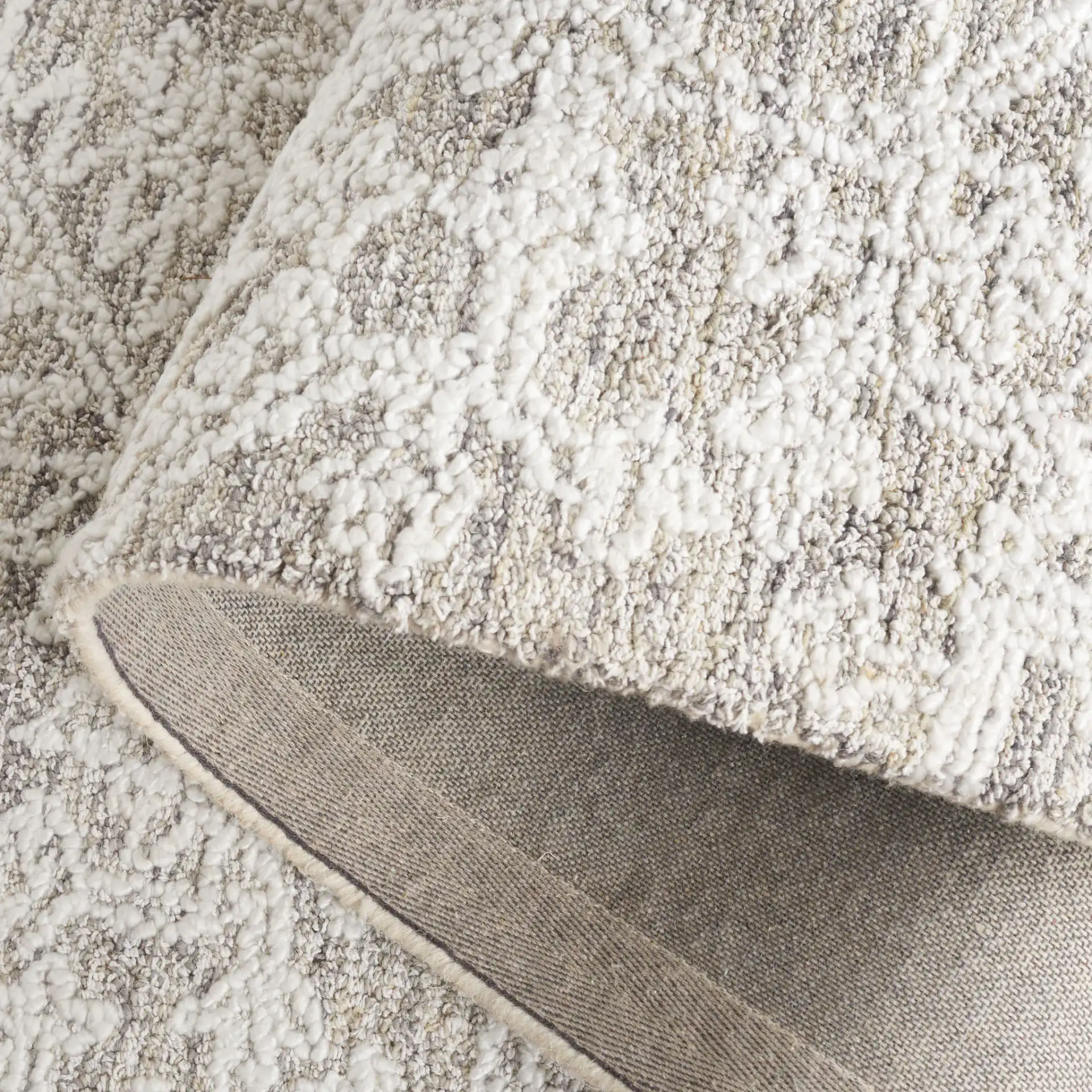 Ebony Medallion Hand-Tufted Rug in Ivory / Silver in a styled room