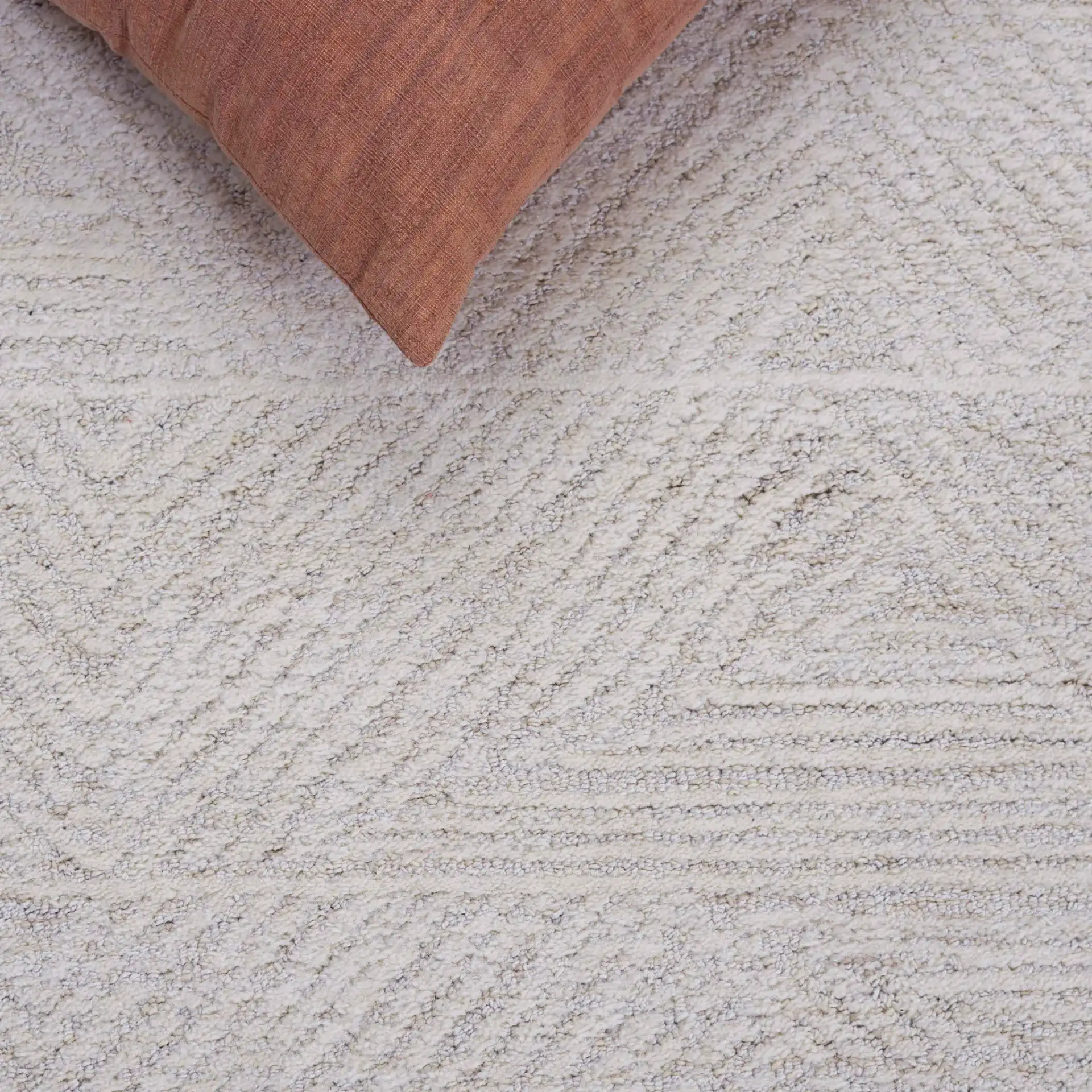 Ebony Triangle Grid Hand-Tufted Wool Rug in Ivory / Beige in a styled room