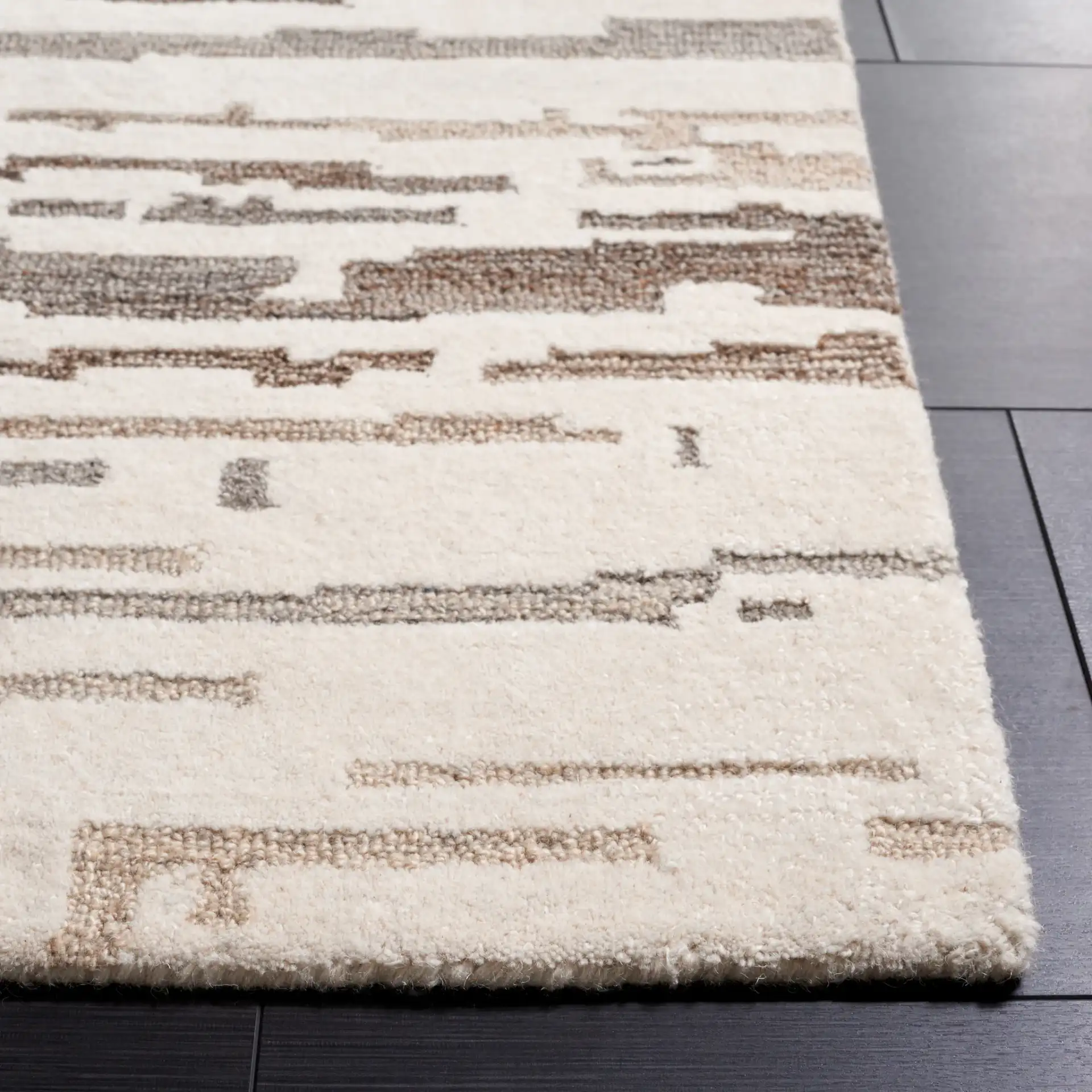 Ebony Linear Abstract Hand-Tufted Wool Rug in Ivory / Gray in a styled room