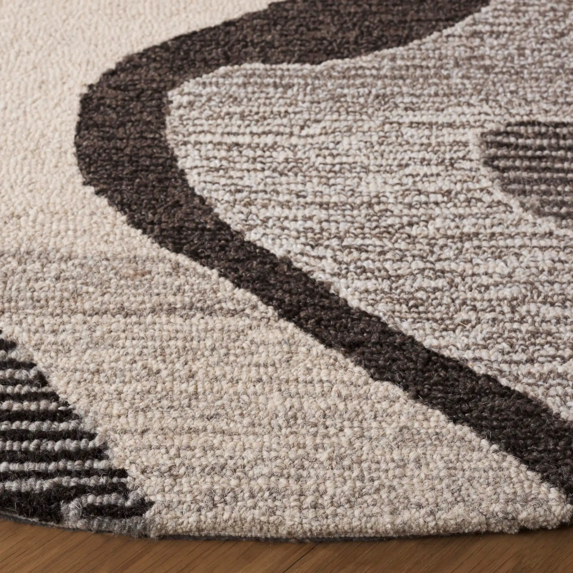 Ebony Abstract Wave Hand-Tufted Wool Rug in Gray / Ivory in a styled room