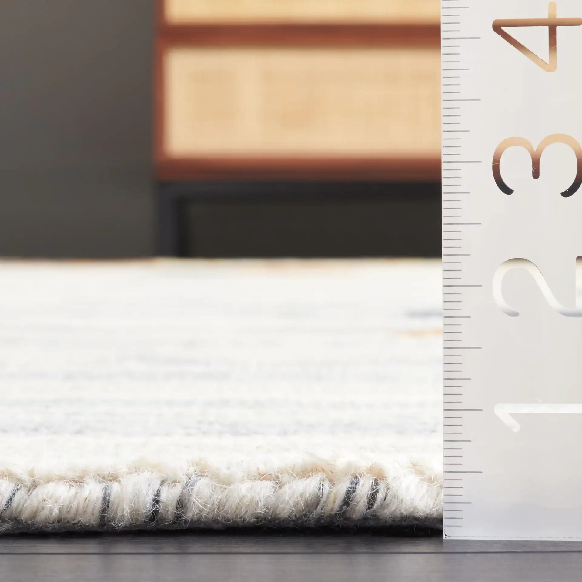 Ebony Abstract Drip Hand-Tufted Wool Rug in Ivory / Gray in a styled room