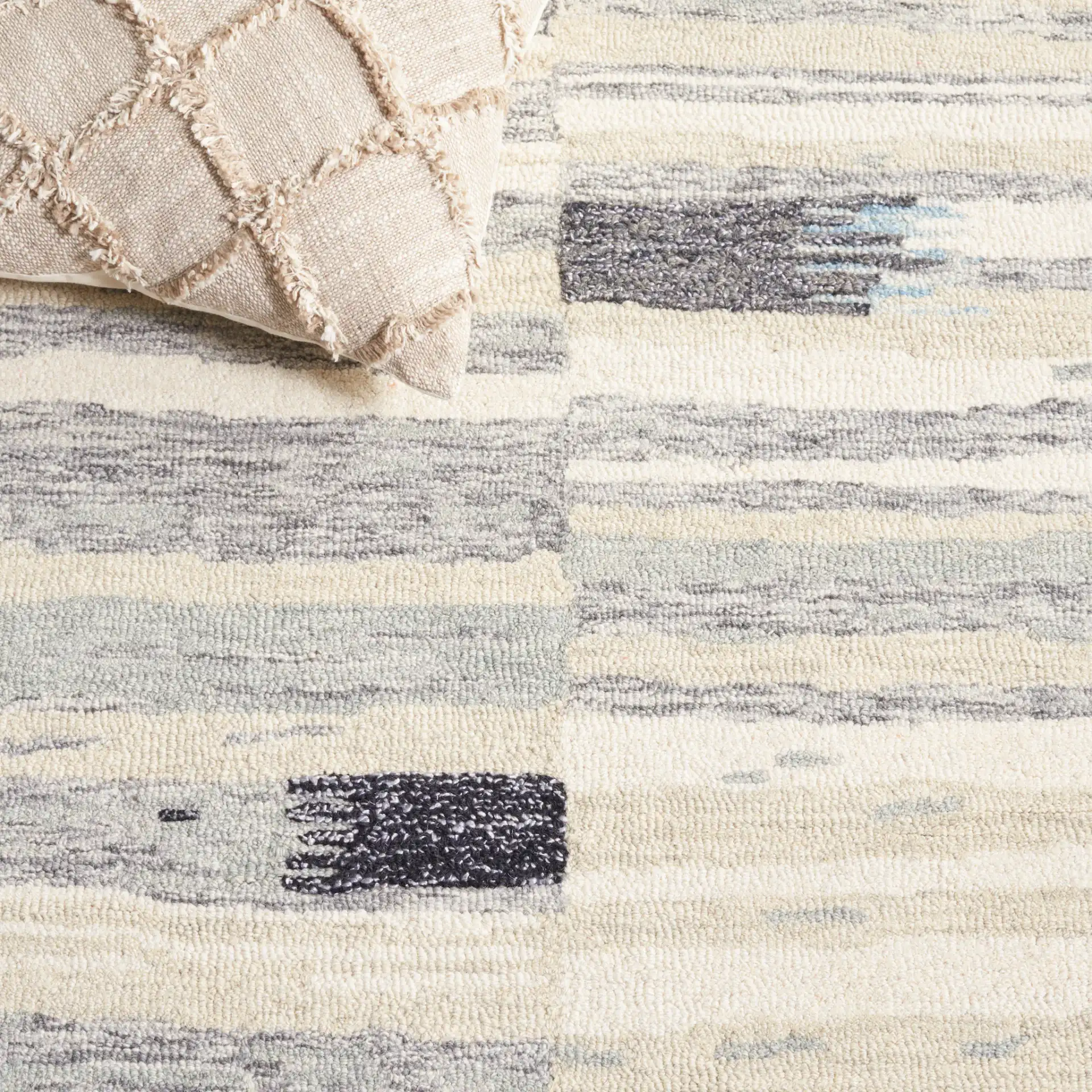 Ebony Abstract Drip Hand-Tufted Wool Rug in Ivory / Gray in a styled room