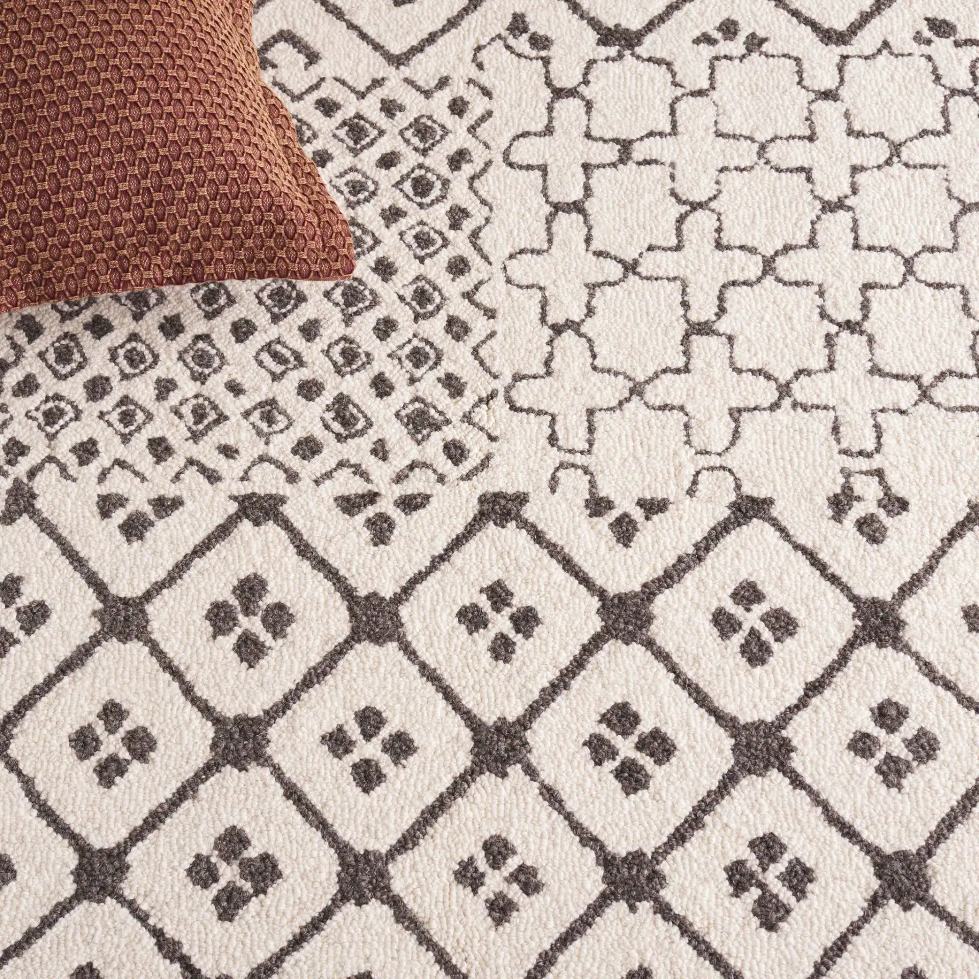 Ebony Tribal Patchwork Hand-Tufted Wool Rug in Ivory / Gray in a styled room