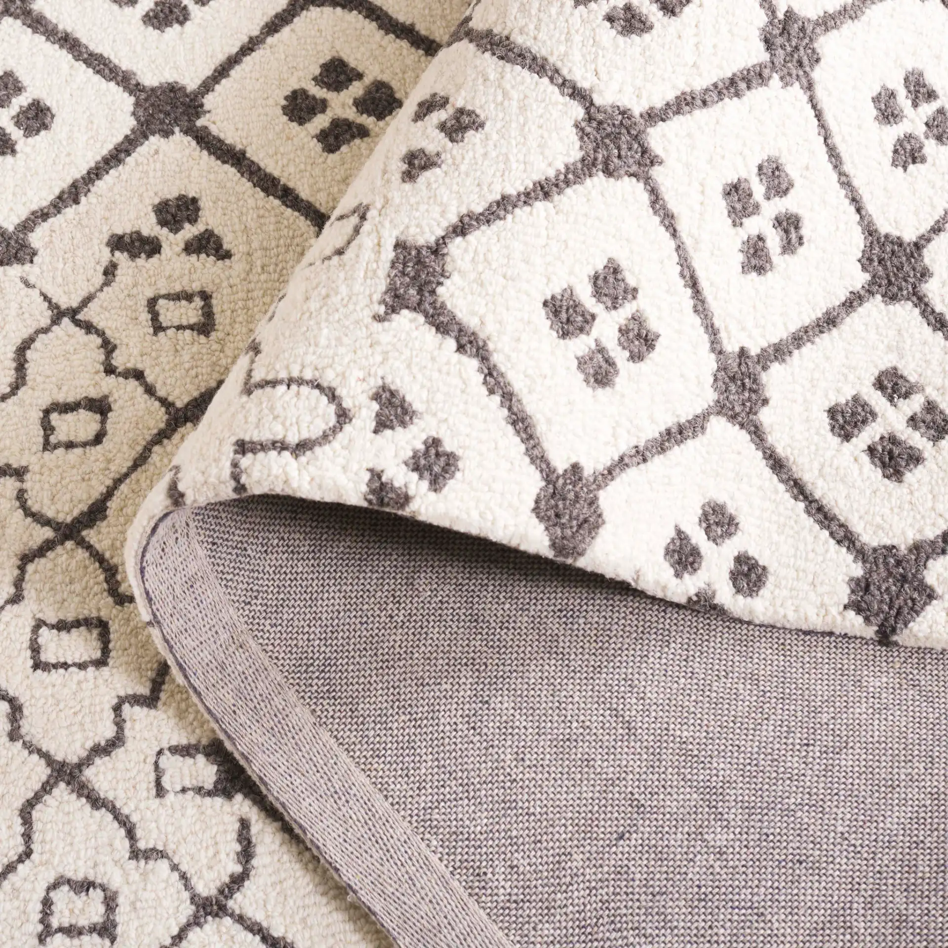 Ebony Tribal Patchwork Hand-Tufted Wool Rug in Ivory / Gray in a styled room