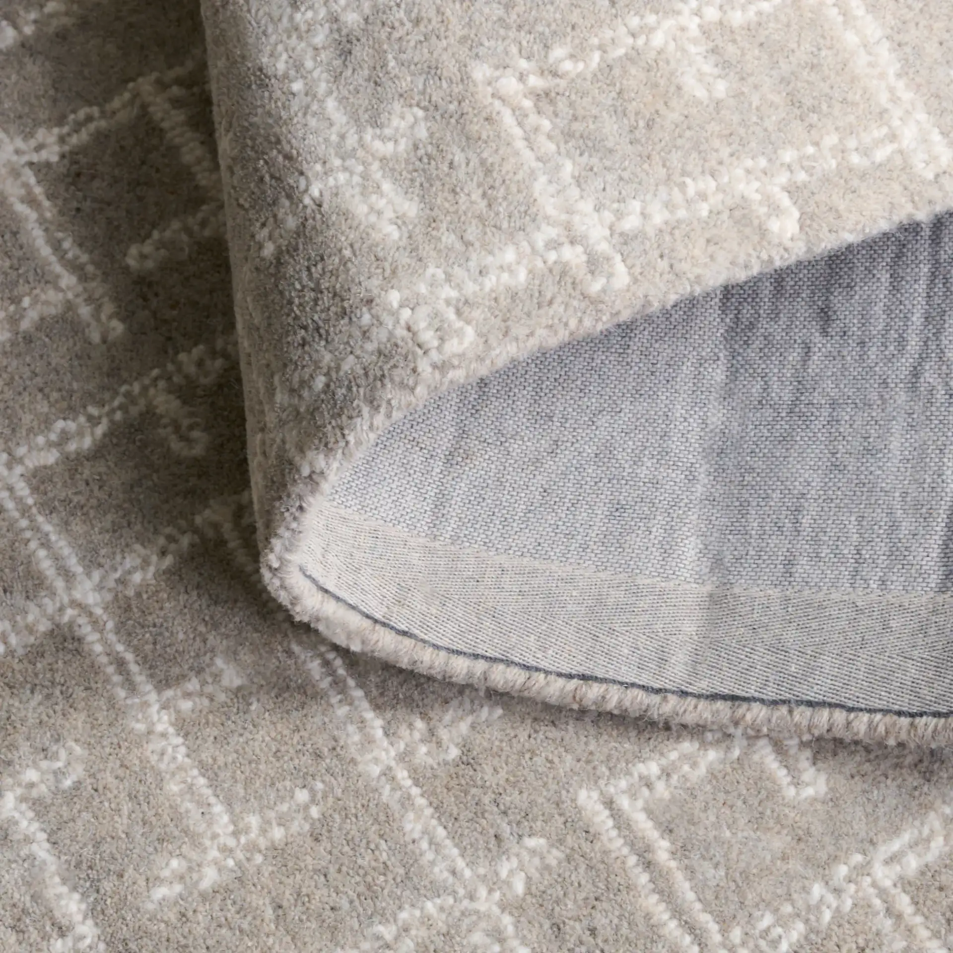 Ebony Intersecting Grid Hand-Tufted Wool Rug in Gray in a styled room