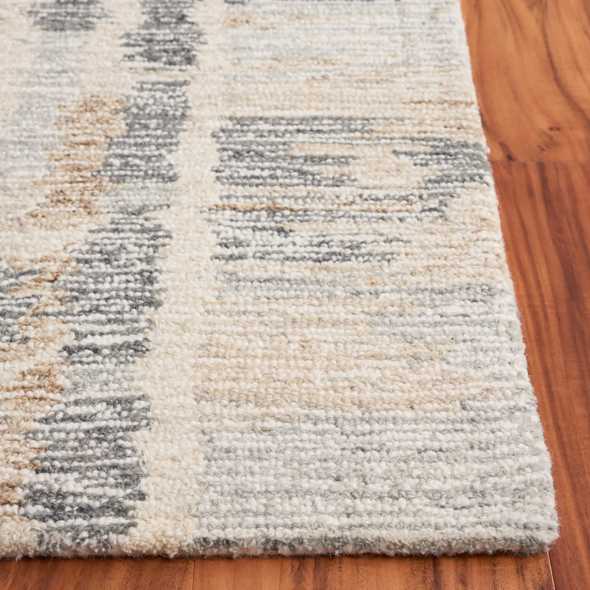 Ebony Distressed Abstract Hand-Tufted Wool Rug in Gray / Ivory in a styled room