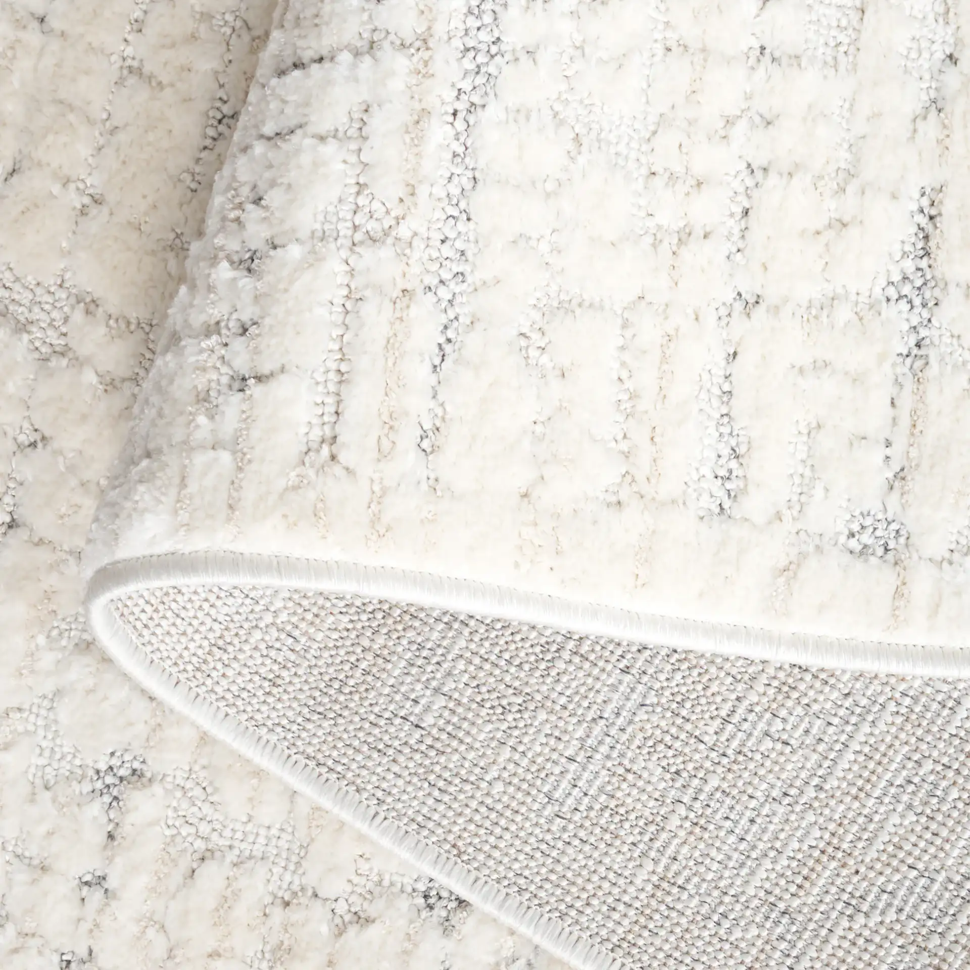Elmhurst Linear Rug in Ivory / Gray in a styled room