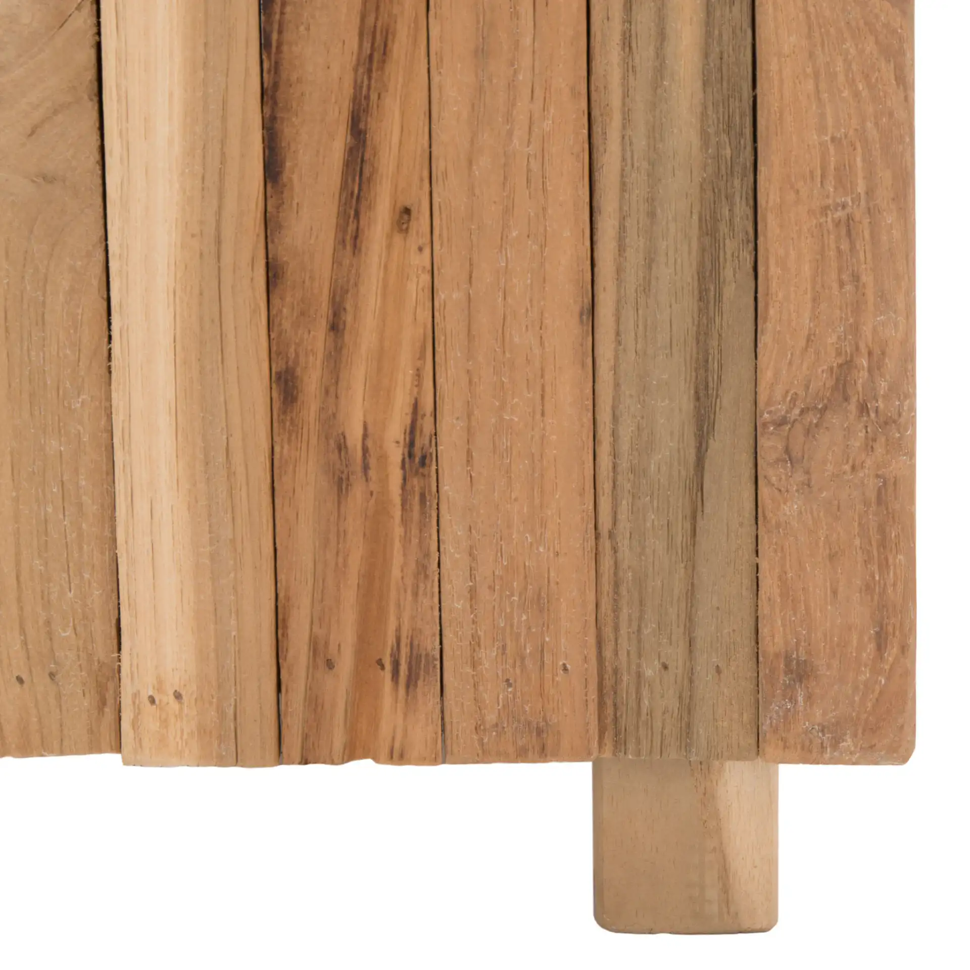Richmond Square End Table in Medium Oak, detail view