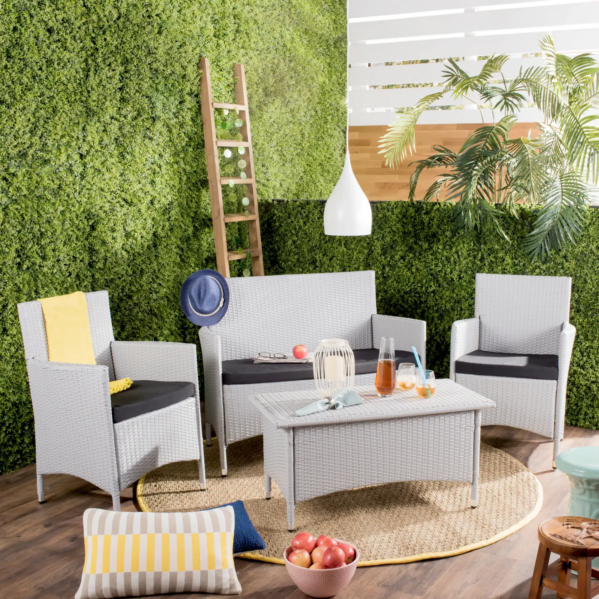 Mojavi Four-Piece Wicker Set in Gray / Black, detail view