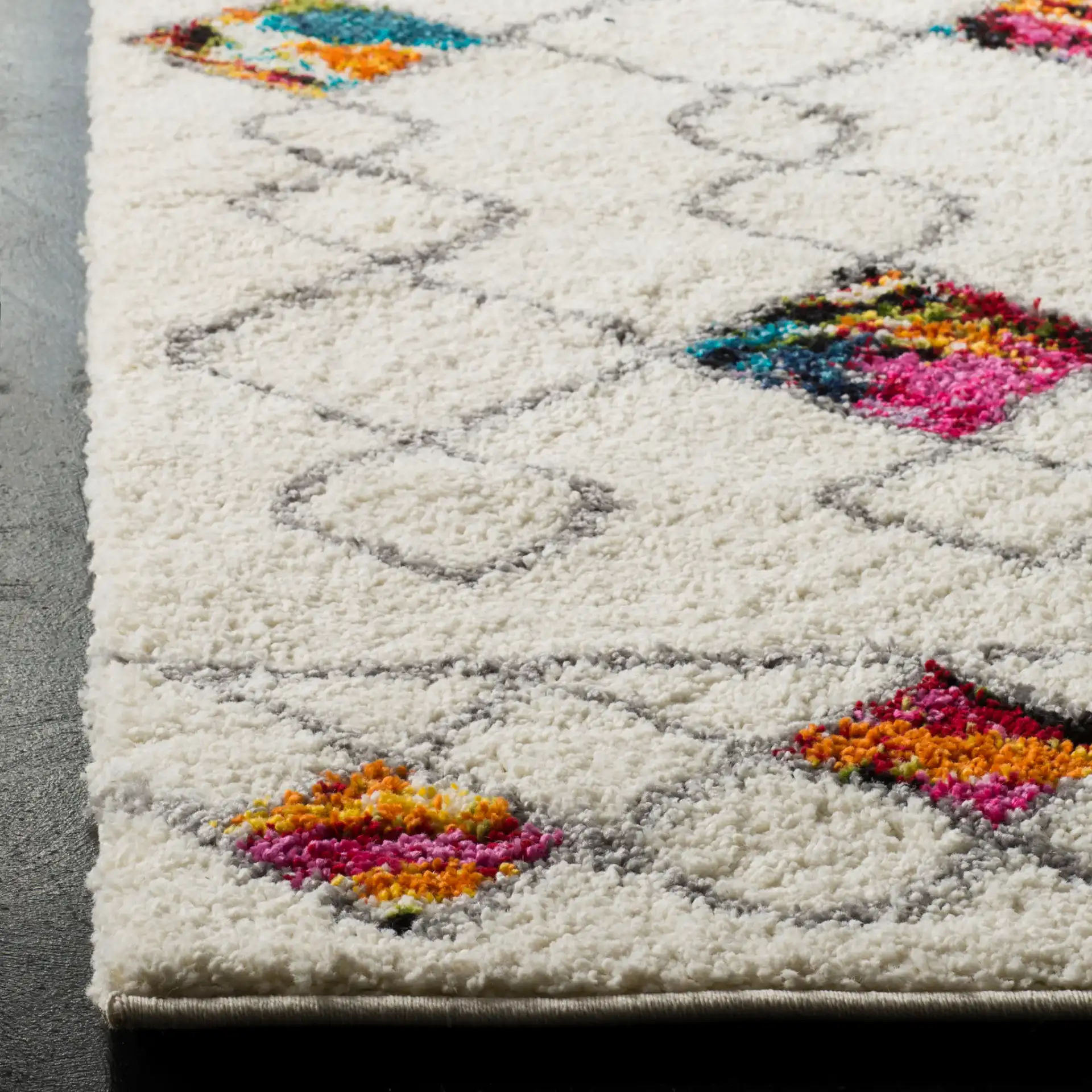 Fiesta Diamond Trellis Shag Rug in Cream / Multicolor in a styled room