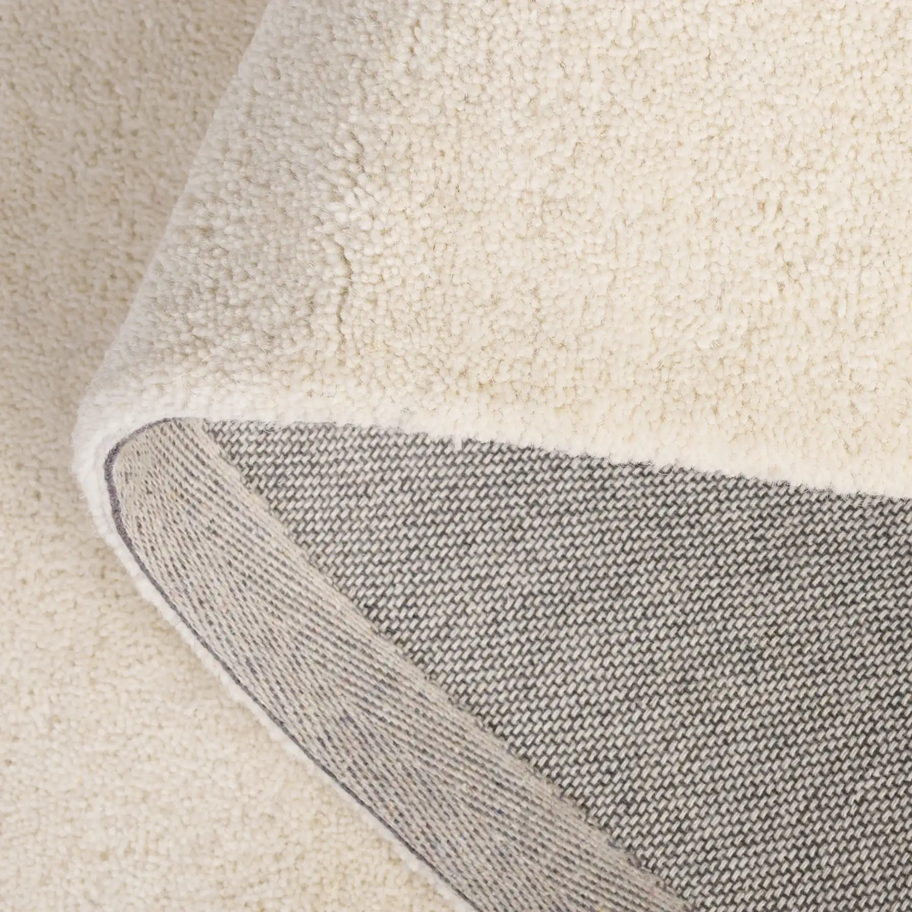 Fifth Avenue Wavy Line Hand-Tufted Rug in Ivory in a styled room