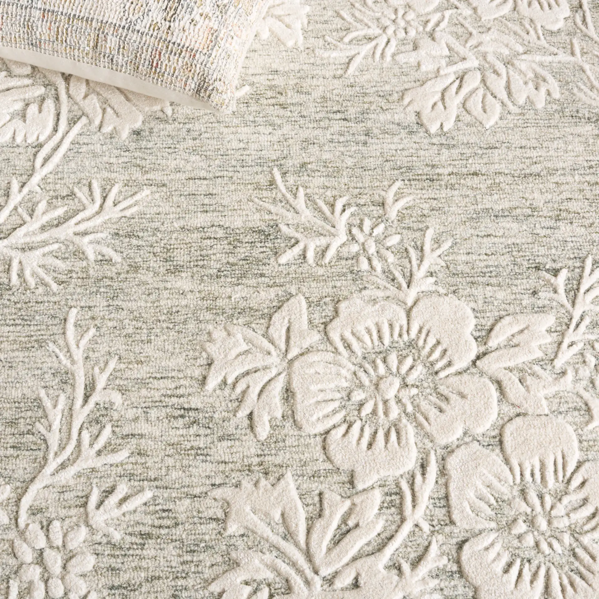 Glamour Trailing Floral Hand-Tufted Rug in Green / Ivory in a styled room