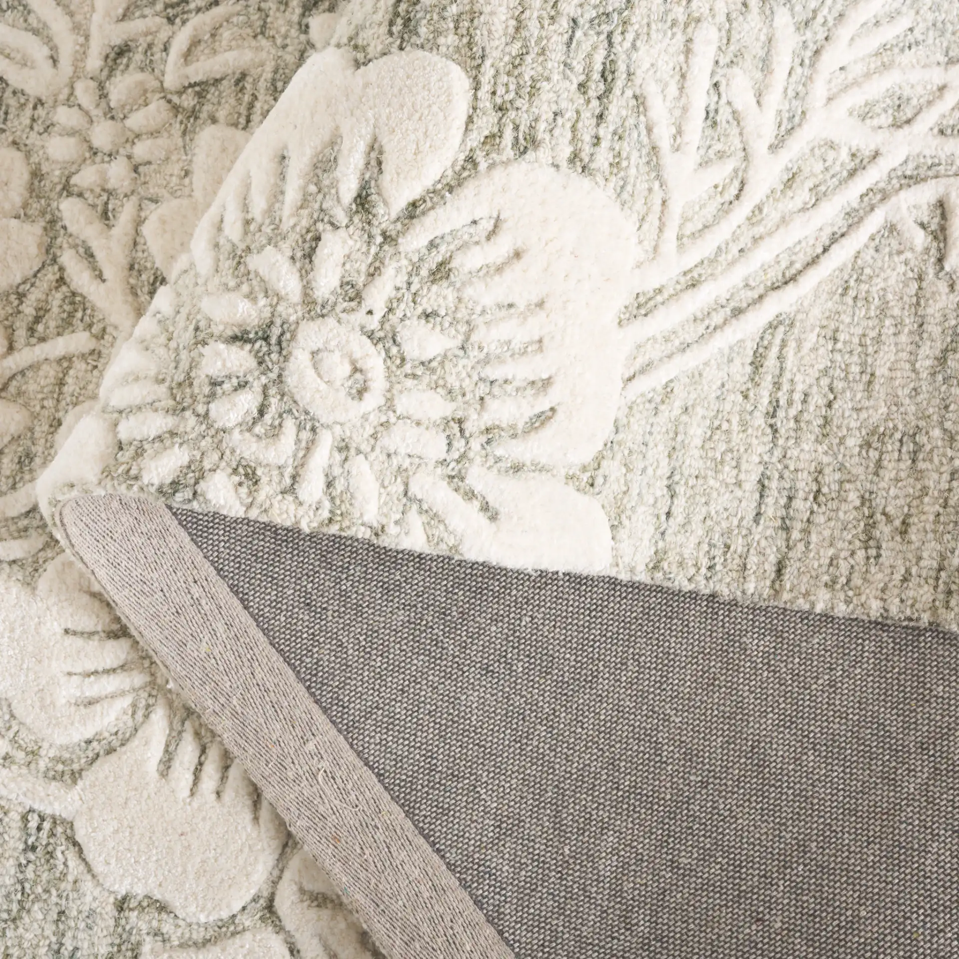 Glamour Trailing Floral Hand-Tufted Rug in Green / Ivory in a styled room