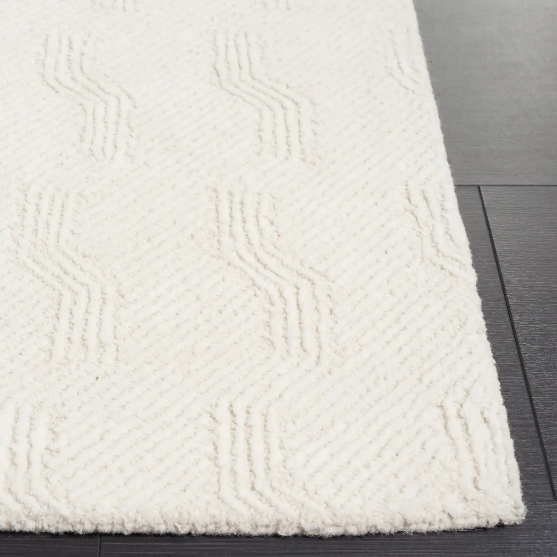 Glamour Wavy Stripe Hand-Tufted Rug in Ivory in a styled room