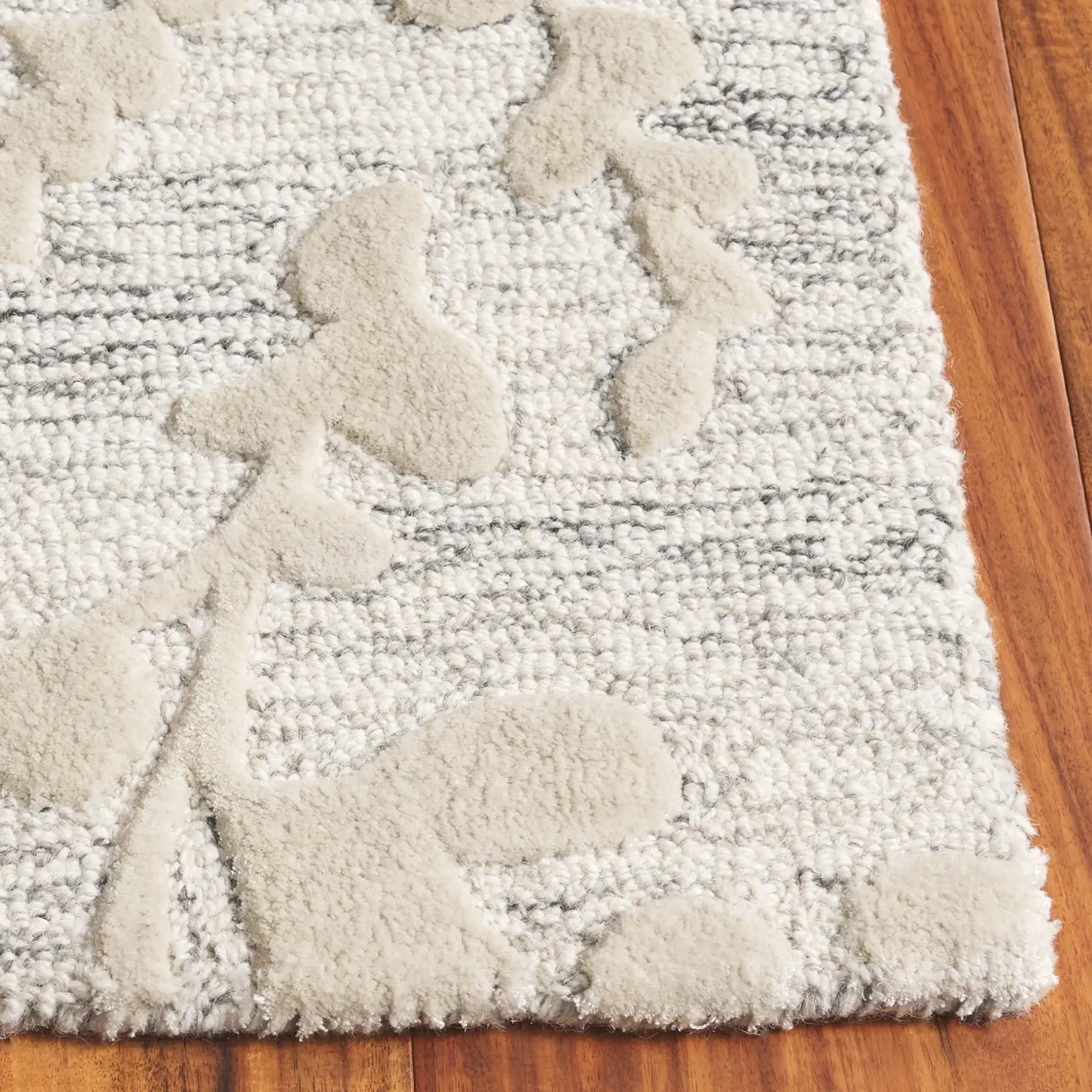 Glamour Eucalyptus Vine Hand-Tufted Rug in Natural / Gray in a styled room