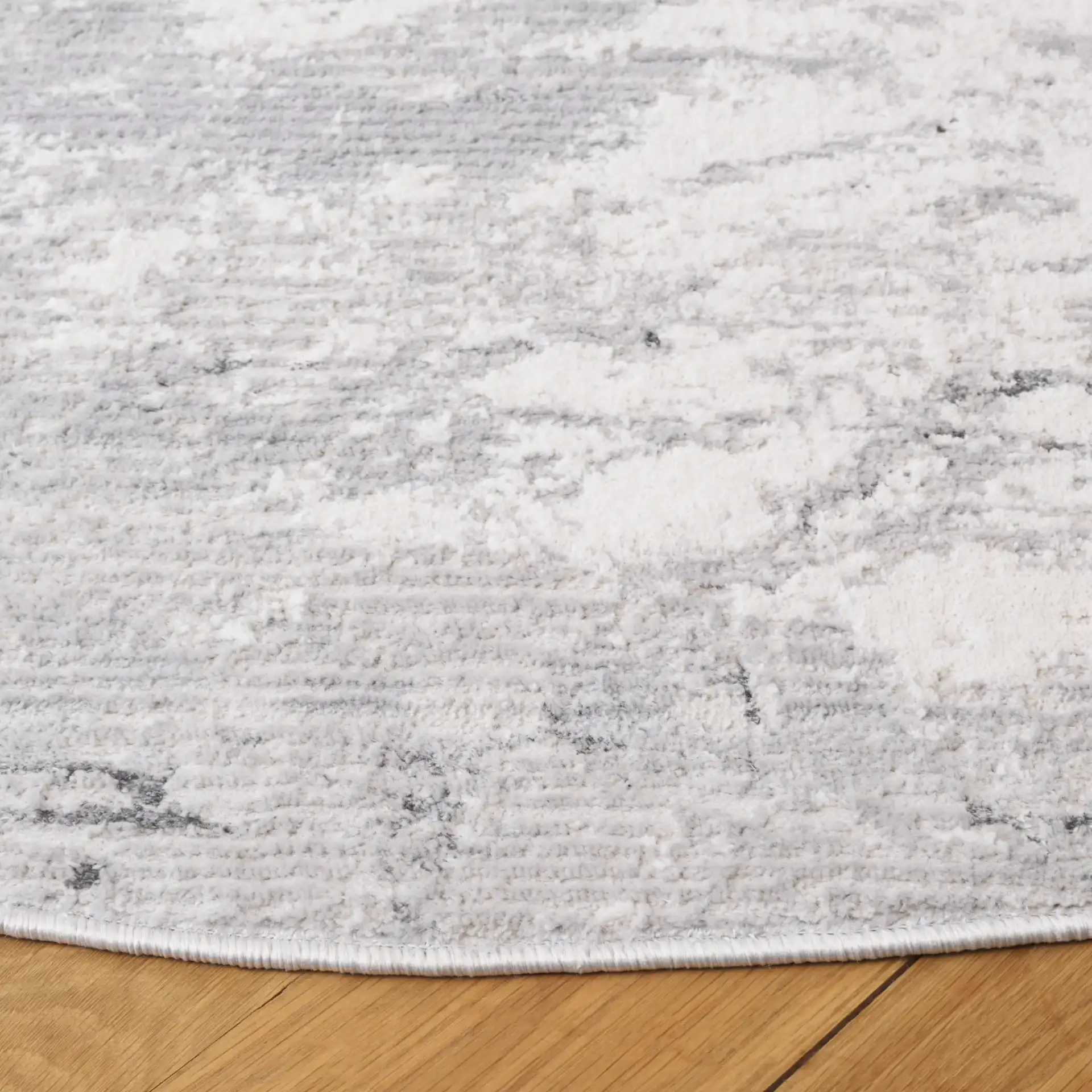 Hanna Marbled Abstract Rug in Gray / Ivory in a styled room