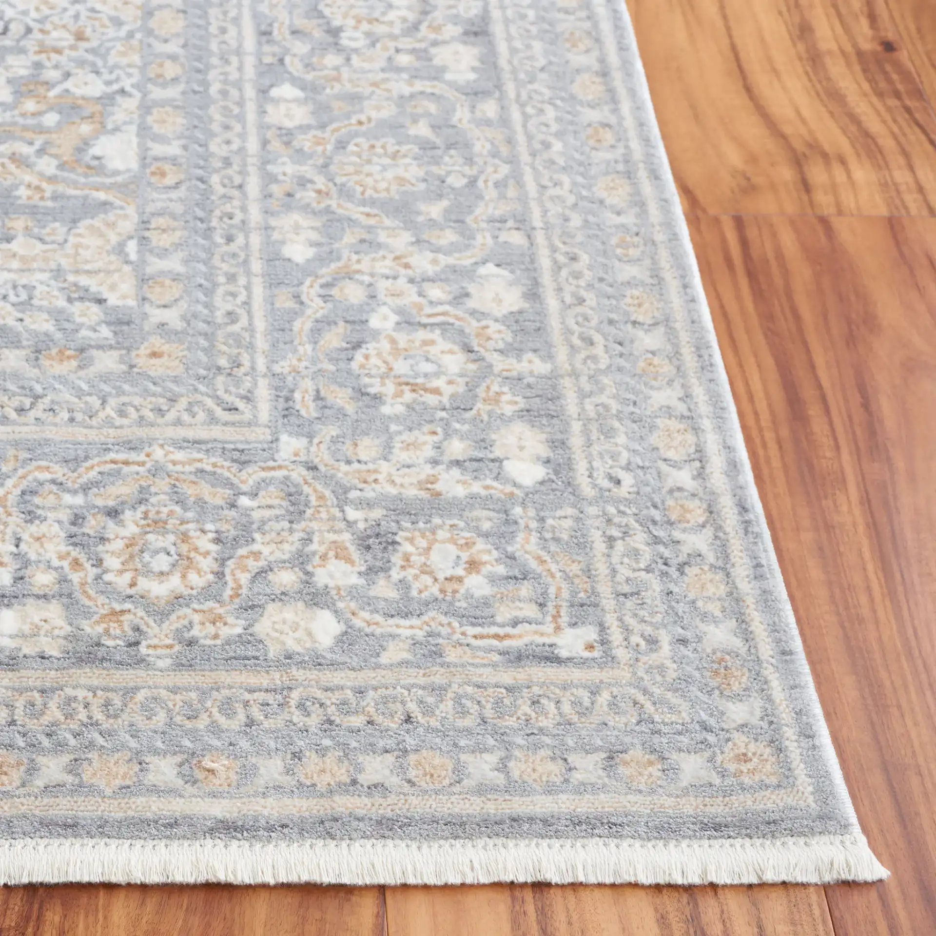 Harlow Traditional Floral Rug in Ivory / Blue Gray in a styled room