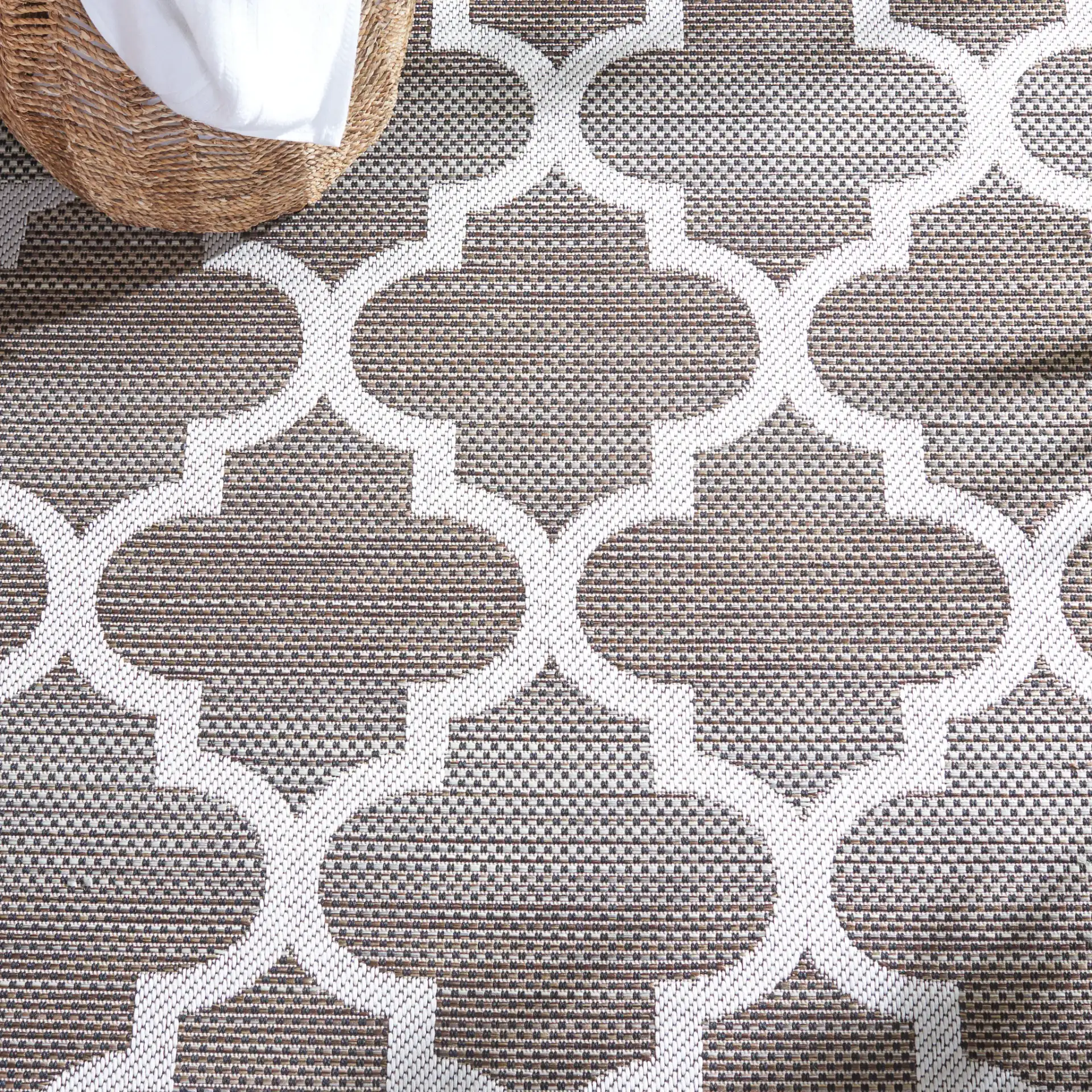 Havana Lattice Outdoor Rug | HAV329 | Safavieh