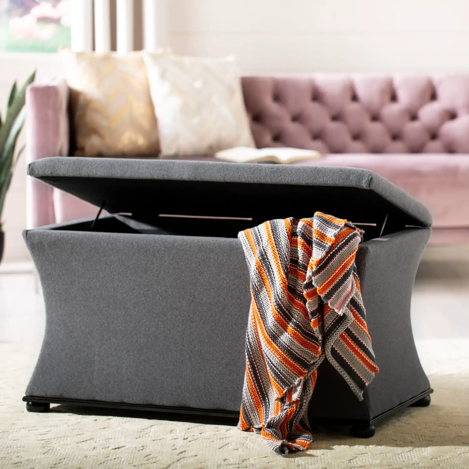 Aroura Storage Bench in Gray, detail view